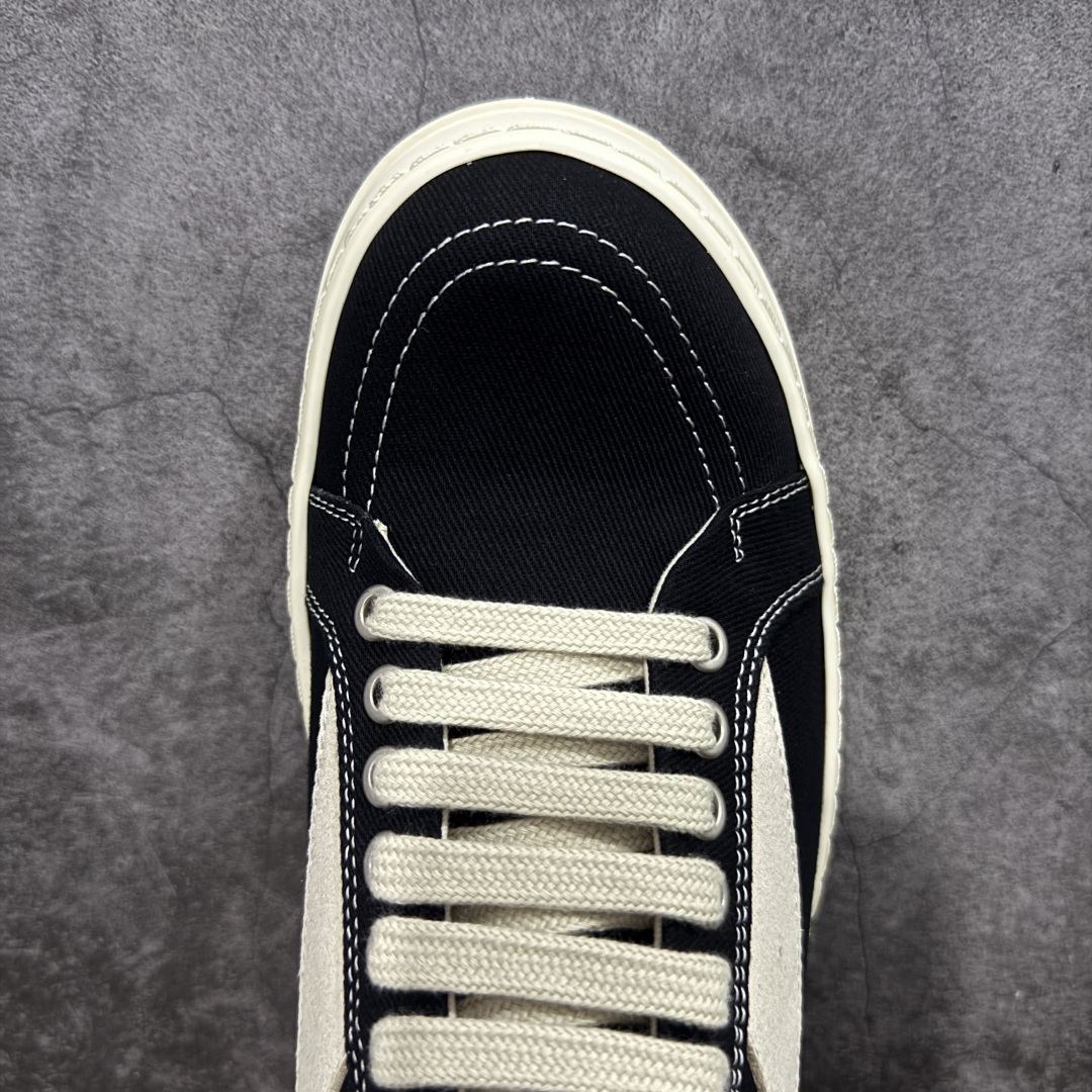 图片[5]-【莞顶渠道】瑞克 欧文斯Rick owens 主线 经典西瓜头 RO低帮黑白帆布 进口原料牛皮 莞产超级顶货 新配色陆续上架 产品只会越做越漂亮💯 鞋头采用原版一致工艺 又翘又歪的效果目前这个技术市面上的任何版本都达不到这个效果 私模开发 细节一步到位不敢说百分百💯保证有百分之98还原 慢工出细活 好的产品不怕晚 这次的开发针对艺术家 收藏家 高品质 的人群 水染粒面小牛皮材质，和针车间距都是极致还原！ 顶级头层的小牛皮，质感无敌，奢侈品的触感！ 定制品牌logo的拉链！超大一比一规格礼盒装，重达3斤以上，外加定制欧文斯保护盒！ 配有日文、英文，双语种配件卡片！细节诠释，一件不落。 鞋盒翻盖 三标，正面+底部都一一做到！虽然增加不了实质的成本，但是打磨产品的细节，再微小也会还原！ 尺码：35 36 37 38 39 40 41 42 43 44 45 46-选品中心