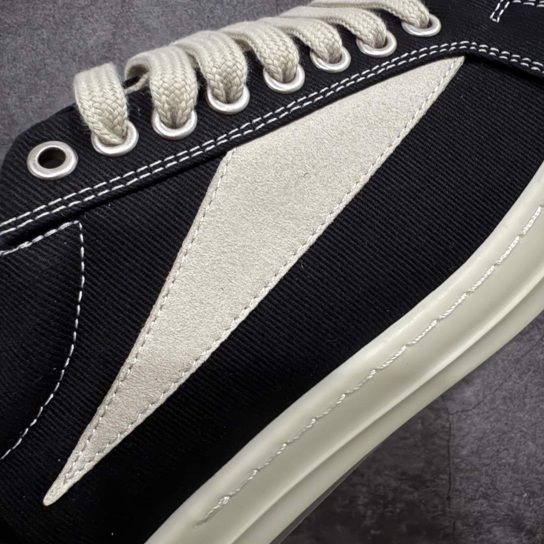 图片[3]-【莞顶渠道】瑞克 欧文斯Rick owens 主线 经典西瓜头 RO低帮黑白帆布 进口原料牛皮 莞产超级顶货 新配色陆续上架 产品只会越做越漂亮💯 鞋头采用原版一致工艺 又翘又歪的效果目前这个技术市面上的任何版本都达不到这个效果 私模开发 细节一步到位不敢说百分百💯保证有百分之98还原 慢工出细活 好的产品不怕晚 这次的开发针对艺术家 收藏家 高品质 的人群 水染粒面小牛皮材质，和针车间距都是极致还原！ 顶级头层的小牛皮，质感无敌，奢侈品的触感！ 定制品牌logo的拉链！超大一比一规格礼盒装，重达3斤以上，外加定制欧文斯保护盒！ 配有日文、英文，双语种配件卡片！细节诠释，一件不落。 鞋盒翻盖 三标，正面+底部都一一做到！虽然增加不了实质的成本，但是打磨产品的细节，再微小也会还原！ 尺码：35 36 37 38 39 40 41 42 43 44 45 46-选品中心