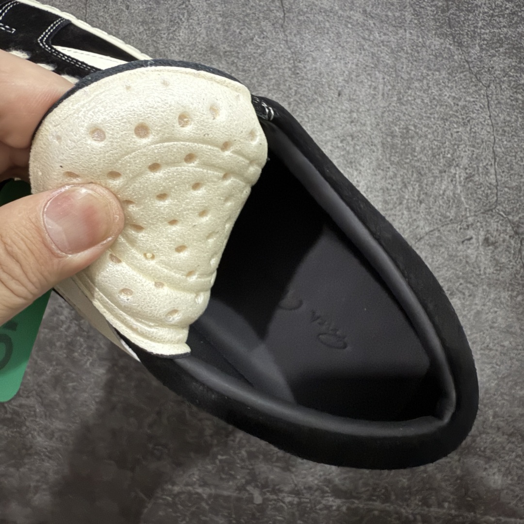 图片[7]-【莞顶渠道】瑞克 欧文斯Rick owens 主线 经典西瓜头 RO低帮黑白绒面麂皮 进口原料牛皮 莞产超级顶货 新配色陆续上架 产品只会越做越漂亮💯 鞋头采用原版一致工艺 又翘又歪的效果目前这个技术市面上的任何版本都达不到这个效果 私模开发 细节一步到位不敢说百分百💯保证有百分之98还原 慢工出细活 好的产品不怕晚 这次的开发针对艺术家 收藏家 高品质 的人群 水染粒面小牛皮材质，和针车间距都是极致还原！ 顶级头层的小牛皮，质感无敌，奢侈品的触感！ 定制品牌logo的拉链！超大一比一规格礼盒装，重达3斤以上，外加定制欧文斯保护盒！ 配有日文、英文，双语种配件卡片！细节诠释，一件不落。 鞋盒翻盖 三标，正面+底部都一一做到！虽然增加不了实质的成本，但是打磨产品的细节，再微小也会还原！ 尺码：35 36 37 38 39 40 41 42 43 44 45 46-选品中心