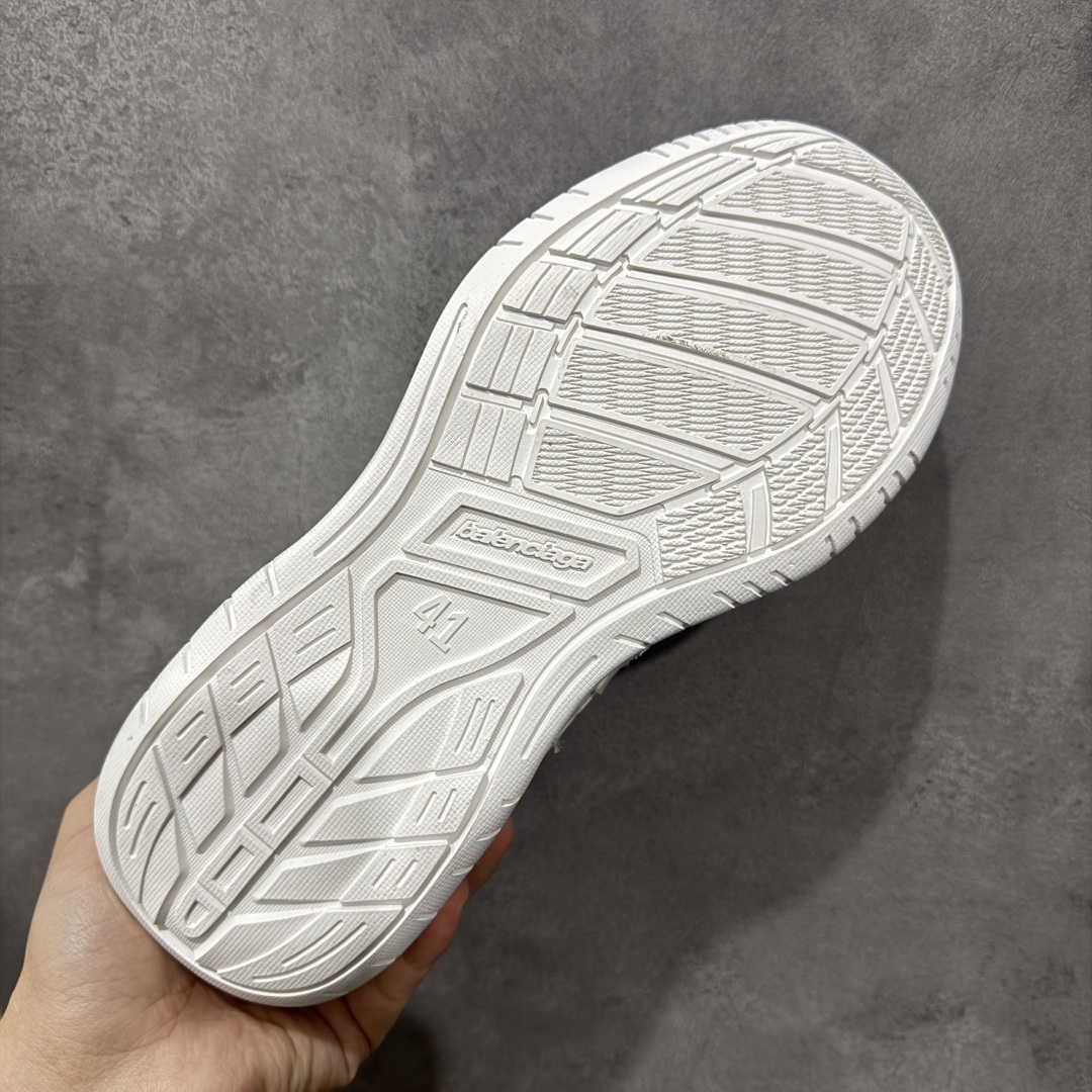 图片[9]-【性价比H版】Balenciaga Hamptons Worn-Out 巴黎世家十八18代 涤纶（聚酯纤维）牛皮革 圆头系带 低帮 生活休闲鞋板鞋 最强性价比 头层皮料 原纸板楦头开发 最原汁原味的版型 胶水把控整洁度完美 每一双都是工艺品 多重QC质检 原盒原配 正确字体电绣 粗细、位置、大小正确 侧边TPU 透气孔匹配意产原版 正确分离大底 TPU软底 原版一致大底LOGO 立体感十足 尺码：35 36 37 38 39 40 41 42 43 44 45 46-选品中心