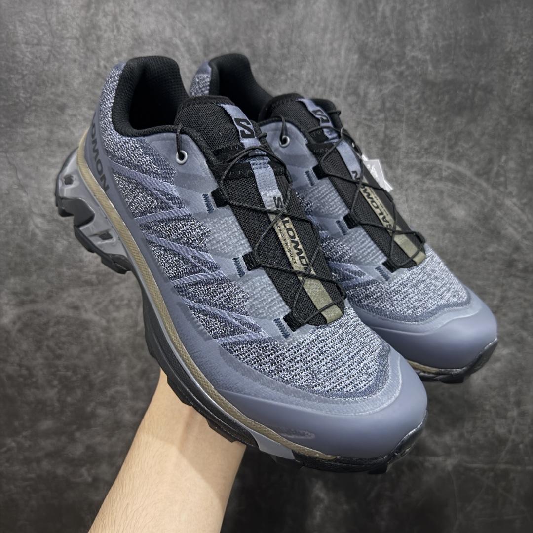 【绿X版】 SALOMON萨洛蒙 XT-6 SHADOW 舒适百搭 耐磨透气支撑 低帮 户外功能鞋 男女同款 蓝灰色 478739 外机能登山跑鞋 纯原外贸平台特供订单 耗时半年巨作 全套原纸板楦头开发 原厂特供网布配套加持 确保原汁原味 完美呈现版型 原档数据独家私模五层组合大底 男女鞋同步官方开发至46.5 原装Ortholite轻量化鞋垫 中底布带钢印编号 原厂TPU锁扣 进口港宝加持 后跟自然饱满 还原公司包裹性 鞋面以“锯齿”状的包裹系统呈现 在基色底之下加入了各种色点缀 将公司的最新技术和时尚前卫的造型融入耐用的长跑款式中 鞋面由 TPU 薄膜制成 并焊接在高耐磨网眼上 使其既时尚又坚固 由 ACS底盘支撑 可增强稳定性和支撑力 以及由橡胶凸耳 Contragrip外底覆盖的 EVA 缓冲中底 旨在应对崎岖的地形 鞋舌上的彩色Salomon 标签、Quicklace 系统以及鞋头、鞋舌和鞋跟上的附加品牌使细节更加完美 让穿着者可以轻松驾驭户外与通勤下的任何运动生活场景 无缝鞋身户外随意纵横 颜值与脚感兼备 出街通勤 绝对非常吸睛 你值得拥有 尺码:36 36.5 37.5 38 38.5 39 40 40.5 41 42 42.5 43 44 44.5 45 46 46.5-选品中心