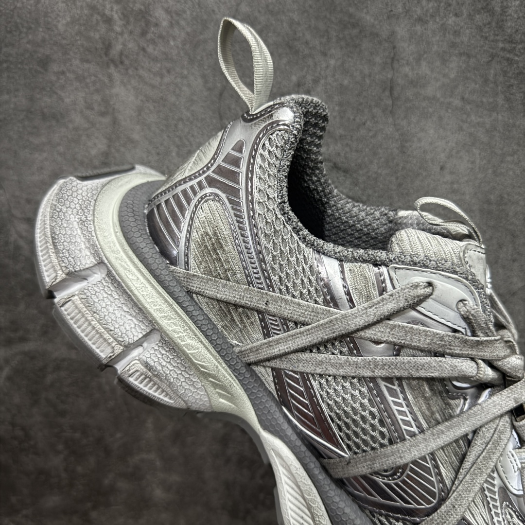 图片[7]-【X版纯原】BALENCIAGA 3XL Sneakers 巴黎世家十代网布系带低帮走秀复古老爹鞋 全新版本 全新顶端品质 全套原纸板楦头开发 最原汁原味的灵魂版型 全鞋荧光划线卡点 胶水把控整洁度追求极致完美 每一双都是工艺品 多重QC质检 超越公司货的品控标准 实实在在的免检产品 原盒原配 正确字体电绣 粗细、位置、大小正确 侧边TPU 透气孔匹配意产原版 正确分离大底 TPU软底 原版一致大底LOGO 立体感十足 原厂皮料水洗做旧 采购原厂网纱 不含皮革 网布材料和聚氨酯 磨损效果 鞋头边缘和后帮 Balenciaga 徽标 鞋面和后跟凸印尺码 鞋舌 3XL 橡胶品牌标识和反光细节 鞋帮拉袢和鞋舌拉祥 配反光细节 备用鞋带在鞋履前侧 可在穿着前取下 便于不同造型搭配 正常尺码 尺码：35 36 37 38 39 40 41 42 43 44 45 46-选品中心