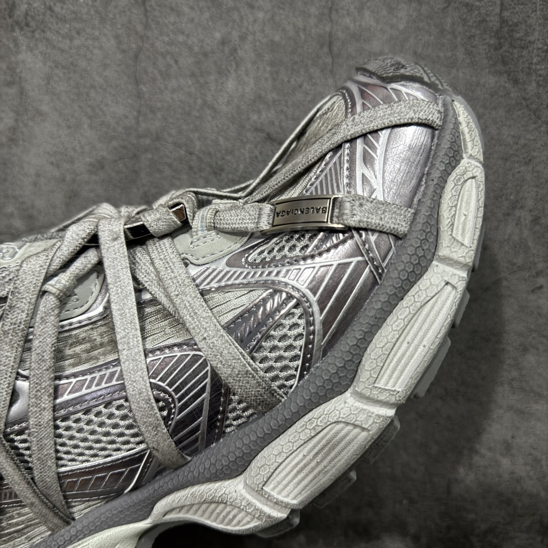 图片[6]-【X版纯原】BALENCIAGA 3XL Sneakers 巴黎世家十代网布系带低帮走秀复古老爹鞋 全新版本 全新顶端品质 全套原纸板楦头开发 最原汁原味的灵魂版型 全鞋荧光划线卡点 胶水把控整洁度追求极致完美 每一双都是工艺品 多重QC质检 超越公司货的品控标准 实实在在的免检产品 原盒原配 正确字体电绣 粗细、位置、大小正确 侧边TPU 透气孔匹配意产原版 正确分离大底 TPU软底 原版一致大底LOGO 立体感十足 原厂皮料水洗做旧 采购原厂网纱 不含皮革 网布材料和聚氨酯 磨损效果 鞋头边缘和后帮 Balenciaga 徽标 鞋面和后跟凸印尺码 鞋舌 3XL 橡胶品牌标识和反光细节 鞋帮拉袢和鞋舌拉祥 配反光细节 备用鞋带在鞋履前侧 可在穿着前取下 便于不同造型搭配 正常尺码 尺码：35 36 37 38 39 40 41 42 43 44 45 46-选品中心