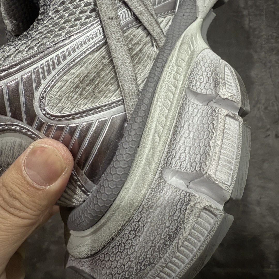 图片[3]-【X版纯原】BALENCIAGA 3XL Sneakers 巴黎世家十代网布系带低帮走秀复古老爹鞋 全新版本 全新顶端品质 全套原纸板楦头开发 最原汁原味的灵魂版型 全鞋荧光划线卡点 胶水把控整洁度追求极致完美 每一双都是工艺品 多重QC质检 超越公司货的品控标准 实实在在的免检产品 原盒原配 正确字体电绣 粗细、位置、大小正确 侧边TPU 透气孔匹配意产原版 正确分离大底 TPU软底 原版一致大底LOGO 立体感十足 原厂皮料水洗做旧 采购原厂网纱 不含皮革 网布材料和聚氨酯 磨损效果 鞋头边缘和后帮 Balenciaga 徽标 鞋面和后跟凸印尺码 鞋舌 3XL 橡胶品牌标识和反光细节 鞋帮拉袢和鞋舌拉祥 配反光细节 备用鞋带在鞋履前侧 可在穿着前取下 便于不同造型搭配 正常尺码 尺码：35 36 37 38 39 40 41 42 43 44 45 46-选品中心