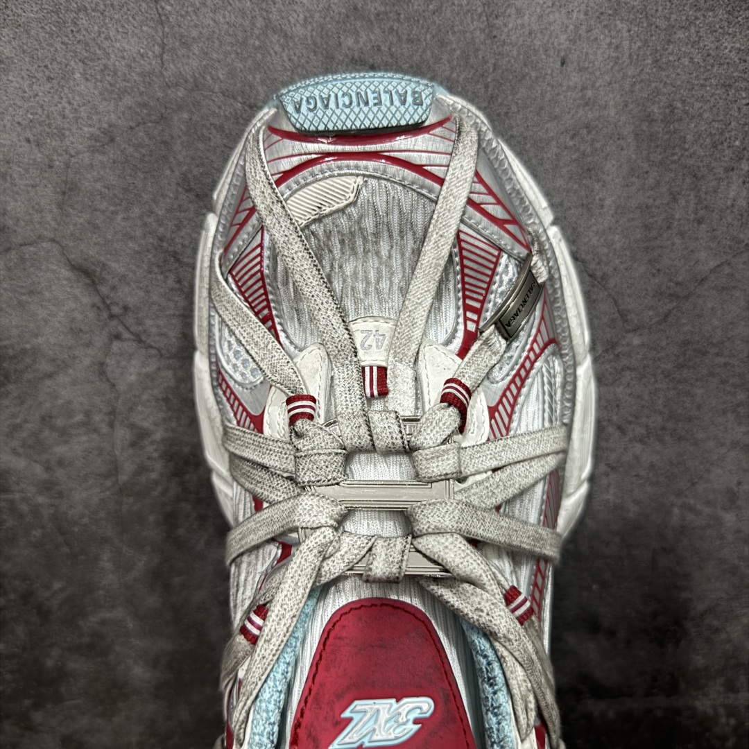 图片[5]-【X版纯原】BALENCIAGA 3XL Sneakers 巴黎世家十代蜘蛛侠金属B扣 网布系带低帮走秀复古老爹鞋 全新版本 全新顶端品质 全套原纸板楦头开发 最原汁原味的灵魂版型 全鞋荧光划线卡点 胶水把控整洁度追求极致完美 每一双都是工艺品 多重QC质检 超越公司货的品控标准 实实在在的免检产品 原盒原配 正确字体电绣 粗细、位置、大小正确 侧边TPU 透气孔匹配意产原版 正确分离大底 TPU软底 原版一致大底LOGO 立体感十足 原厂皮料水洗做旧 采购原厂网纱 不含皮革 网布材料和聚氨酯 磨损效果 鞋头边缘和后帮 Balenciaga 徽标 鞋面和后跟凸印尺码 鞋舌 3XL 橡胶品牌标识和反光细节 鞋帮拉袢和鞋舌拉祥 配反光细节 备用鞋带在鞋履前侧 可在穿着前取下 便于不同造型搭配 正常尺码 尺码：35 36 37 38 39 40 41 42 43 44 45 46-选品中心