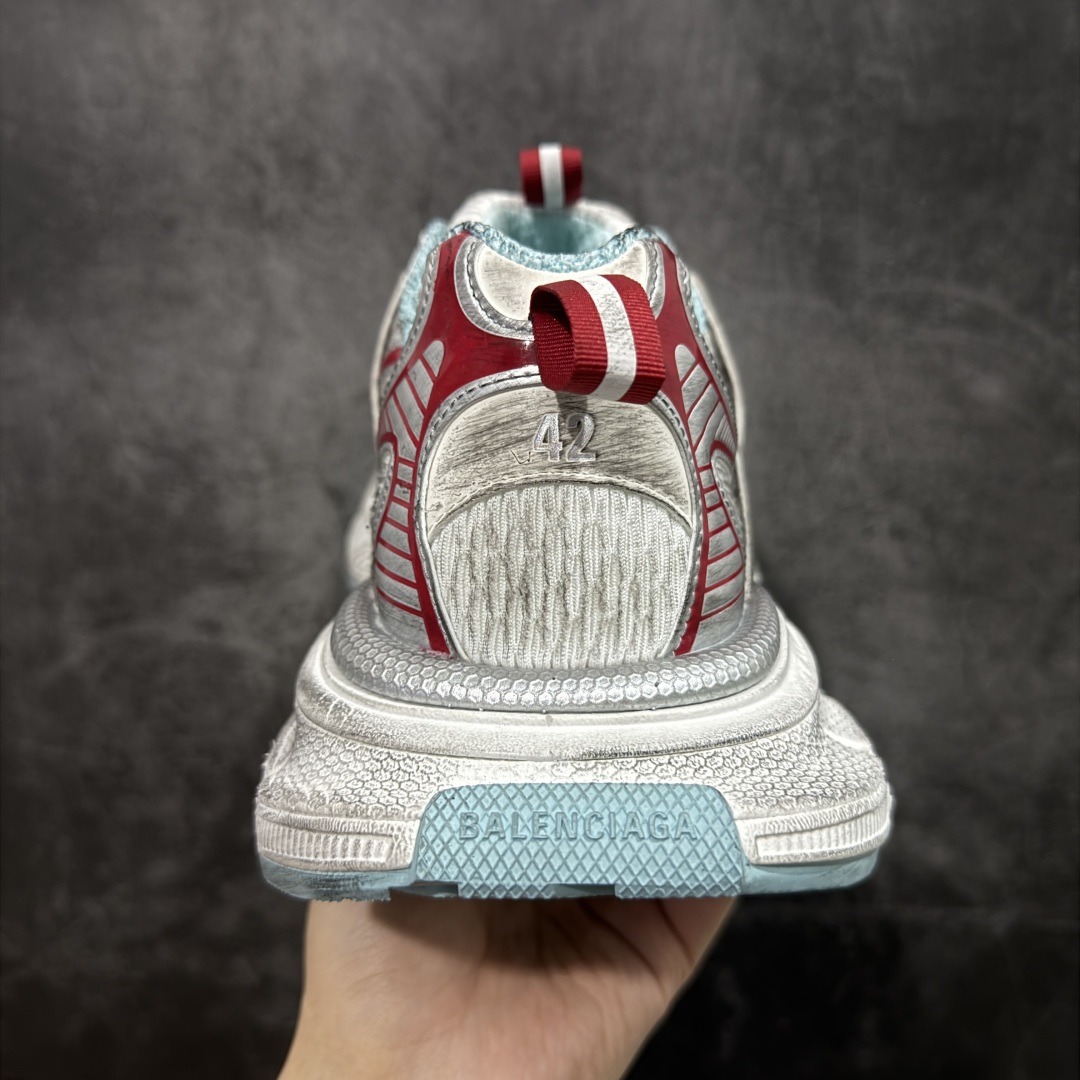 图片[4]-【X版纯原】BALENCIAGA 3XL Sneakers 巴黎世家十代蜘蛛侠金属B扣 网布系带低帮走秀复古老爹鞋 全新版本 全新顶端品质 全套原纸板楦头开发 最原汁原味的灵魂版型 全鞋荧光划线卡点 胶水把控整洁度追求极致完美 每一双都是工艺品 多重QC质检 超越公司货的品控标准 实实在在的免检产品 原盒原配 正确字体电绣 粗细、位置、大小正确 侧边TPU 透气孔匹配意产原版 正确分离大底 TPU软底 原版一致大底LOGO 立体感十足 原厂皮料水洗做旧 采购原厂网纱 不含皮革 网布材料和聚氨酯 磨损效果 鞋头边缘和后帮 Balenciaga 徽标 鞋面和后跟凸印尺码 鞋舌 3XL 橡胶品牌标识和反光细节 鞋帮拉袢和鞋舌拉祥 配反光细节 备用鞋带在鞋履前侧 可在穿着前取下 便于不同造型搭配 正常尺码 尺码：35 36 37 38 39 40 41 42 43 44 45 46-选品中心