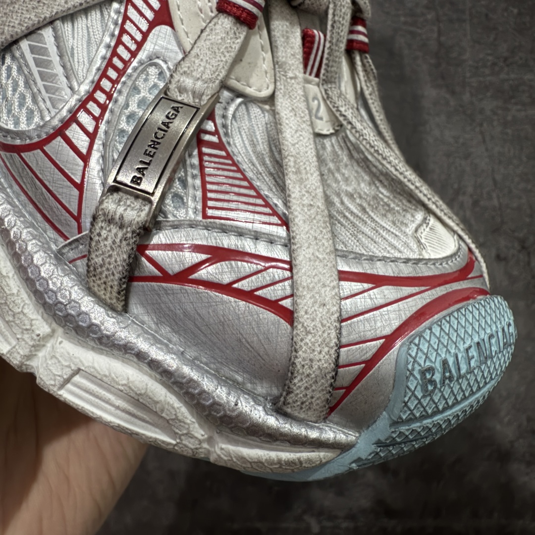 图片[5]-【X版纯原】BALENCIAGA 3XL Sneakers 巴黎世家十代网布系带低帮走秀复古老爹鞋 全新版本 全新顶端品质 全套原纸板楦头开发 最原汁原味的灵魂版型 全鞋荧光划线卡点 胶水把控整洁度追求极致完美 每一双都是工艺品 多重QC质检 超越公司货的品控标准 实实在在的免检产品 原盒原配 正确字体电绣 粗细、位置、大小正确 侧边TPU 透气孔匹配意产原版 正确分离大底 TPU软底 原版一致大底LOGO 立体感十足 原厂皮料水洗做旧 采购原厂网纱 不含皮革 网布材料和聚氨酯 磨损效果 鞋头边缘和后帮 Balenciaga 徽标 鞋面和后跟凸印尺码 鞋舌 3XL 橡胶品牌标识和反光细节 鞋帮拉袢和鞋舌拉祥 配反光细节 备用鞋带在鞋履前侧 可在穿着前取下 便于不同造型搭配 正常尺码 尺码：35 36 37 38 39 40 41 42 43 44 45 46-选品中心