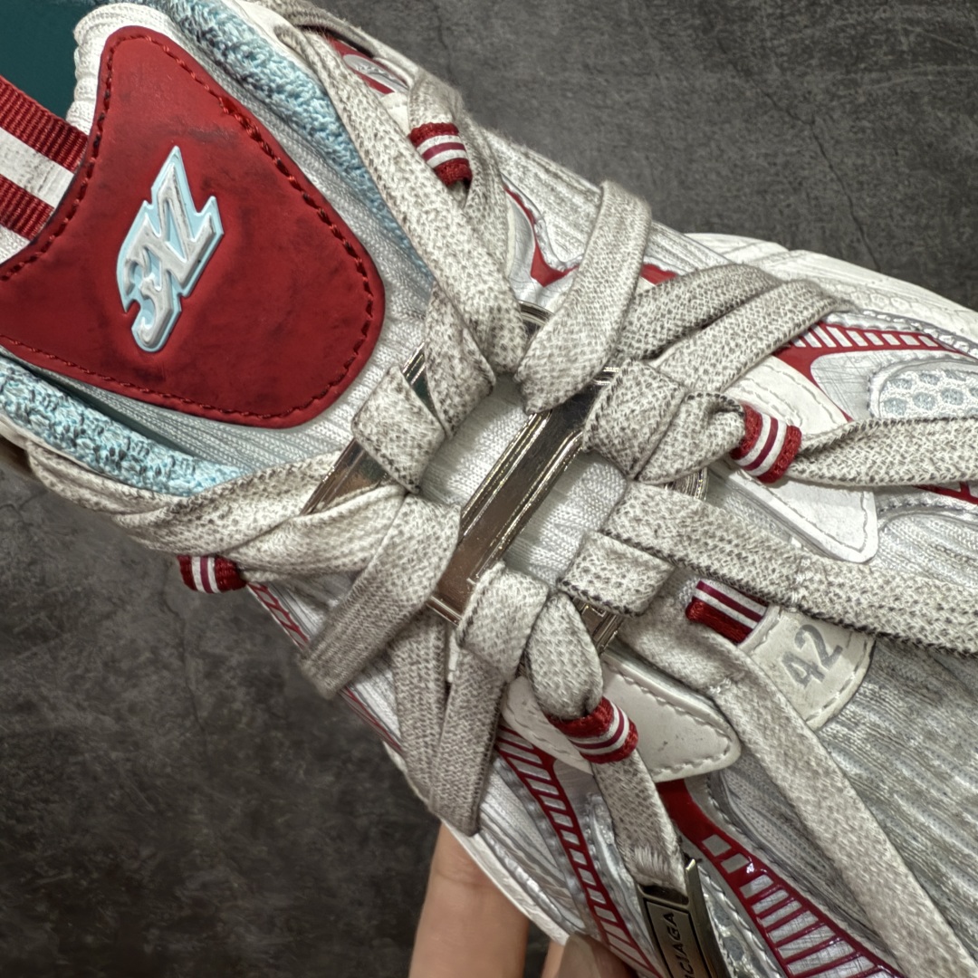 图片[6]-【X版纯原】BALENCIAGA 3XL Sneakers 巴黎世家十代网布系带低帮走秀复古老爹鞋 全新版本 全新顶端品质 全套原纸板楦头开发 最原汁原味的灵魂版型 全鞋荧光划线卡点 胶水把控整洁度追求极致完美 每一双都是工艺品 多重QC质检 超越公司货的品控标准 实实在在的免检产品 原盒原配 正确字体电绣 粗细、位置、大小正确 侧边TPU 透气孔匹配意产原版 正确分离大底 TPU软底 原版一致大底LOGO 立体感十足 原厂皮料水洗做旧 采购原厂网纱 不含皮革 网布材料和聚氨酯 磨损效果 鞋头边缘和后帮 Balenciaga 徽标 鞋面和后跟凸印尺码 鞋舌 3XL 橡胶品牌标识和反光细节 鞋帮拉袢和鞋舌拉祥 配反光细节 备用鞋带在鞋履前侧 可在穿着前取下 便于不同造型搭配 正常尺码 尺码：35 36 37 38 39 40 41 42 43 44 45 46-选品中心