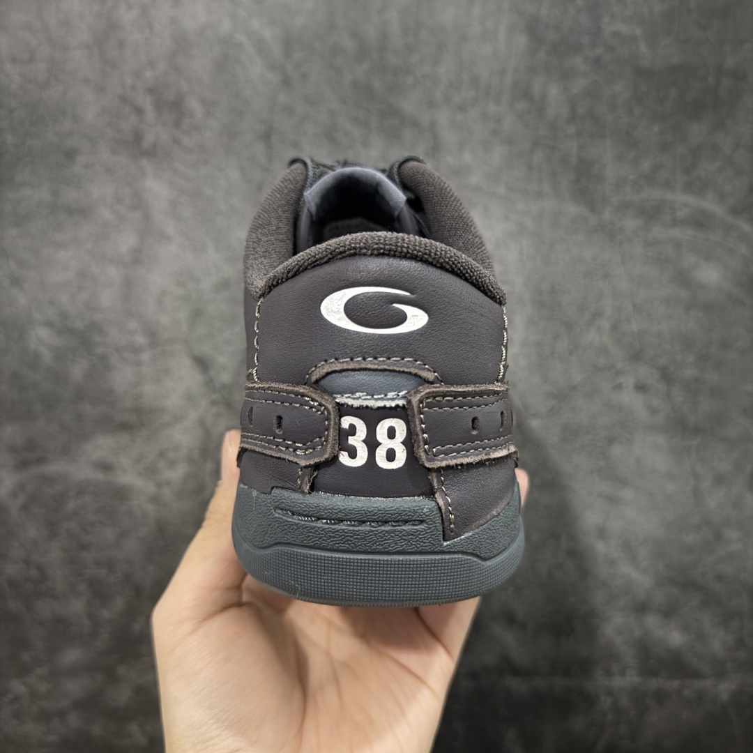 图片[4]-【XA纯原版】Balenciaga Hamptons Worn-Out 巴黎世家十八18代 涤纶（聚酯纤维）牛皮革 圆头系带 低帮 生活休闲鞋板鞋 全套原纸板楦头开发 最原汁原味的灵魂版型 全鞋荧光划线卡点 胶水把控整洁度追求极致完美 每一双都是工艺品 多重QC质检 超越公司货的品控标准 实实在在的免检产品 原盒原配 正确字体电绣 粗细、位置、大小正确 侧边TPU 透气孔匹配意产原版 正确分离大底 TPU软底 原版一致大底LOGO 立体感十足 原厂皮料水洗做旧 采购原厂网纱 偏大一码 尺码：35 36 37 38 39 40 41 42 43 44 45 46-选品中心