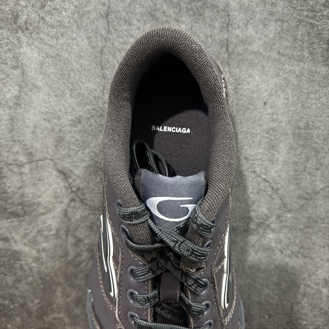 图片[8]-【XA纯原版】Balenciaga Hamptons Worn-Out 巴黎世家十八18代 涤纶（聚酯纤维）牛皮革 圆头系带 低帮 生活休闲鞋板鞋 全套原纸板楦头开发 最原汁原味的灵魂版型 全鞋荧光划线卡点 胶水把控整洁度追求极致完美 每一双都是工艺品 多重QC质检 超越公司货的品控标准 实实在在的免检产品 原盒原配 正确字体电绣 粗细、位置、大小正确 侧边TPU 透气孔匹配意产原版 正确分离大底 TPU软底 原版一致大底LOGO 立体感十足 原厂皮料水洗做旧 采购原厂网纱 偏大一码 尺码：35 36 37 38 39 40 41 42 43 44 45 46-选品中心