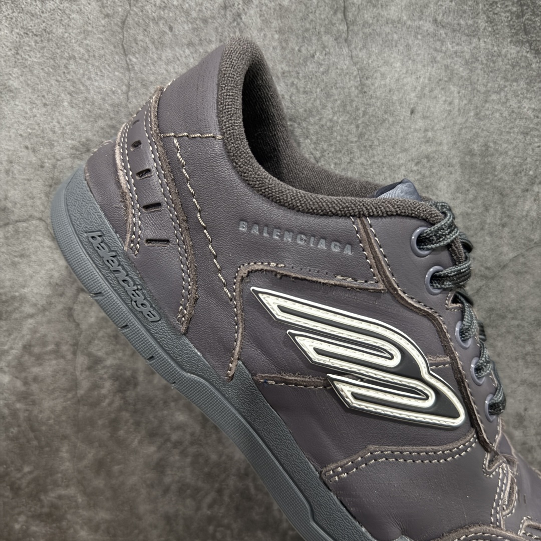 图片[7]-【XA纯原版】Balenciaga Hamptons Worn-Out 巴黎世家十八18代 涤纶（聚酯纤维）牛皮革 圆头系带 低帮 生活休闲鞋板鞋 全套原纸板楦头开发 最原汁原味的灵魂版型 全鞋荧光划线卡点 胶水把控整洁度追求极致完美 每一双都是工艺品 多重QC质检 超越公司货的品控标准 实实在在的免检产品 原盒原配 正确字体电绣 粗细、位置、大小正确 侧边TPU 透气孔匹配意产原版 正确分离大底 TPU软底 原版一致大底LOGO 立体感十足 原厂皮料水洗做旧 采购原厂网纱 偏大一码 尺码：35 36 37 38 39 40 41 42 43 44 45 46-选品中心