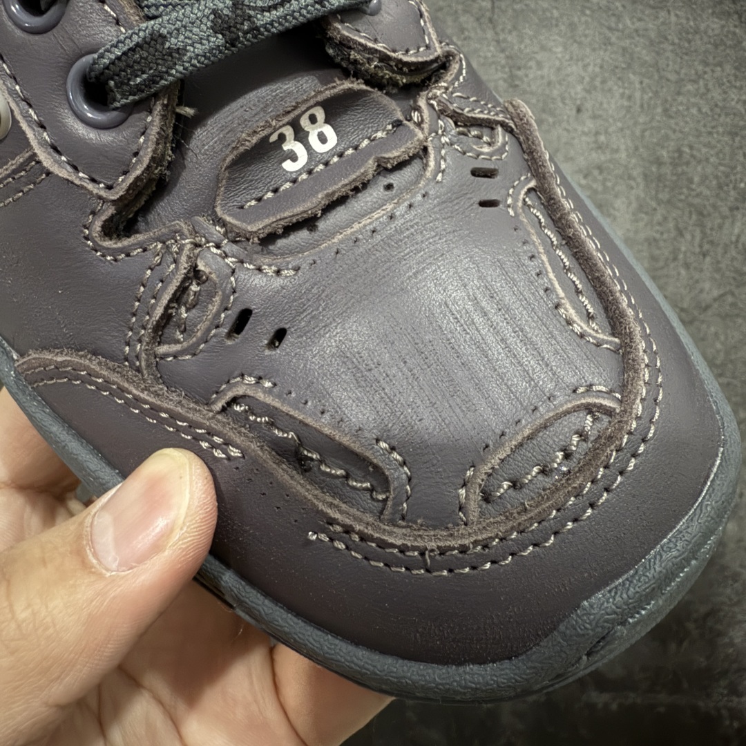 图片[5]-【XA纯原版】Balenciaga Hamptons Worn-Out 巴黎世家十八18代 涤纶（聚酯纤维）牛皮革 圆头系带 低帮 生活休闲鞋板鞋 全套原纸板楦头开发 最原汁原味的灵魂版型 全鞋荧光划线卡点 胶水把控整洁度追求极致完美 每一双都是工艺品 多重QC质检 超越公司货的品控标准 实实在在的免检产品 原盒原配 正确字体电绣 粗细、位置、大小正确 侧边TPU 透气孔匹配意产原版 正确分离大底 TPU软底 原版一致大底LOGO 立体感十足 原厂皮料水洗做旧 采购原厂网纱 偏大一码 尺码：35 36 37 38 39 40 41 42 43 44 45 46-选品中心