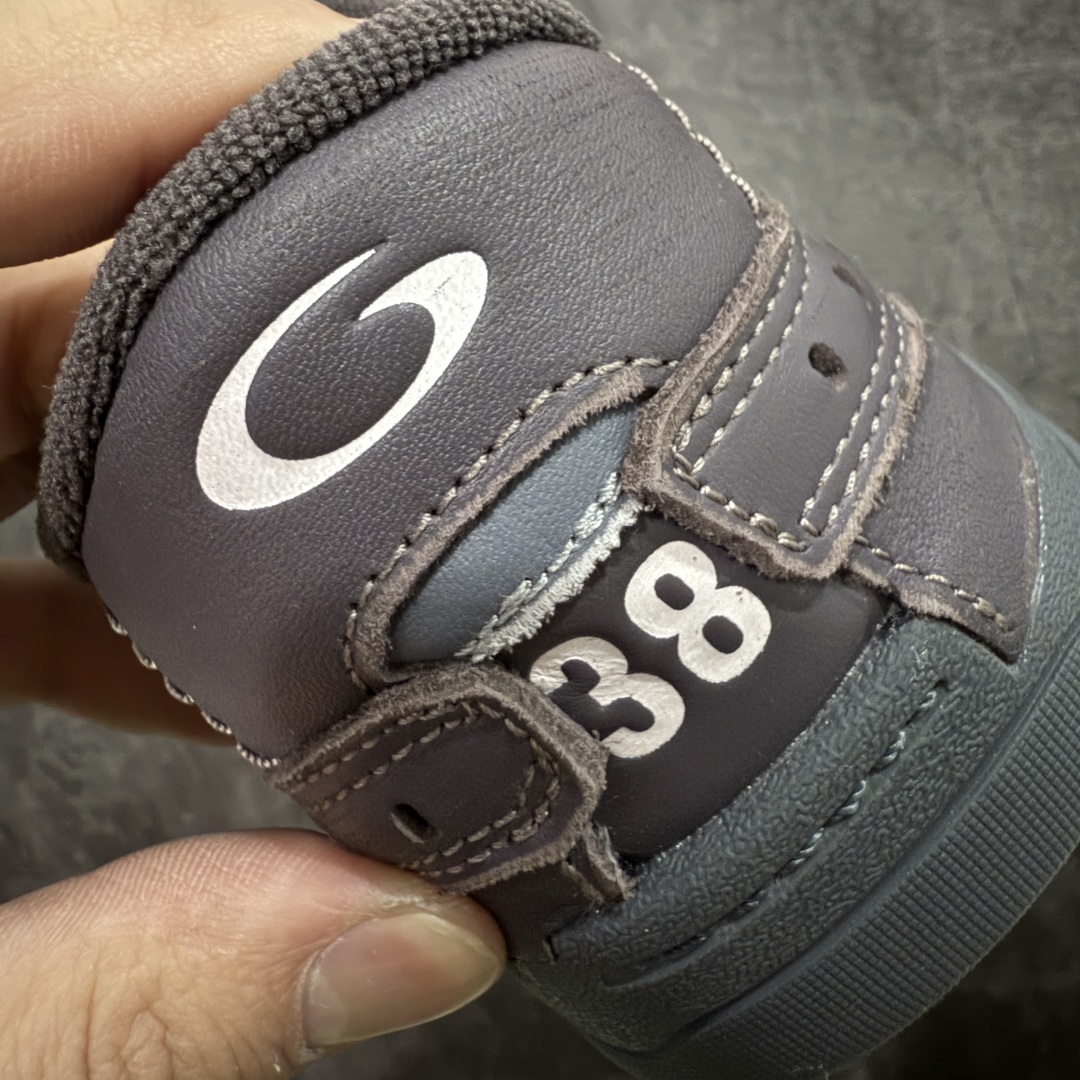 图片[2]-【XA纯原版】Balenciaga Hamptons Worn-Out 巴黎世家十八18代 涤纶（聚酯纤维）牛皮革 圆头系带 低帮 生活休闲鞋板鞋 全套原纸板楦头开发 最原汁原味的灵魂版型 全鞋荧光划线卡点 胶水把控整洁度追求极致完美 每一双都是工艺品 多重QC质检 超越公司货的品控标准 实实在在的免检产品 原盒原配 正确字体电绣 粗细、位置、大小正确 侧边TPU 透气孔匹配意产原版 正确分离大底 TPU软底 原版一致大底LOGO 立体感十足 原厂皮料水洗做旧 采购原厂网纱 偏大一码 尺码：35 36 37 38 39 40 41 42 43 44 45 46-选品中心