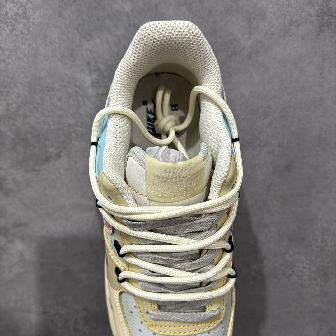 图片[8]-【定制版】手绘涂鸦“柔彩迷航”Nike Air Force 1 “Soft Color Journey”空军一号定制板鞋 以柔和马卡龙色系为主调，粉、蓝、米白等色彩交织，搭配迷彩纹理，似在潮流宇宙中铺就梦幻航线。鞋侧经典Swoosh与鞋身色彩呼应，鞋底的“XX”标识增添个性细节，整体既保有Air Force 1的复古质感，又借柔美色彩与迷彩碰撞，开启一场时尚与个性交融的潮流迷航之旅，为穿搭注入灵动与独特 货号：KS6869-101 尺码：36 36.5 37.5 38 38.5 39 40 40.5 41 42 42.5 43 44 44.5 45 编码：HXSA310320-选品中心