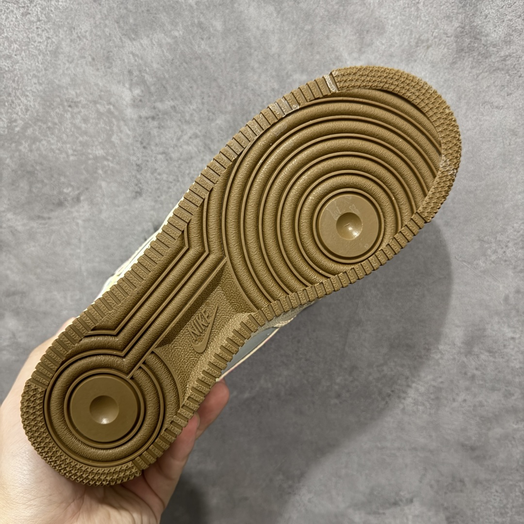 图片[9]-【定制版】手绘涂鸦“柔彩迷航”Nike Air Force 1 “Soft Color Journey”空军一号定制板鞋 以柔和马卡龙色系为主调，粉、蓝、米白等色彩交织，搭配迷彩纹理，似在潮流宇宙中铺就梦幻航线。鞋侧经典Swoosh与鞋身色彩呼应，鞋底的“XX”标识增添个性细节，整体既保有Air Force 1的复古质感，又借柔美色彩与迷彩碰撞，开启一场时尚与个性交融的潮流迷航之旅，为穿搭注入灵动与独特 货号：KS6869-101 尺码：36 36.5 37.5 38 38.5 39 40 40.5 41 42 42.5 43 44 44.5 45 编码：HXSA310320-选品中心