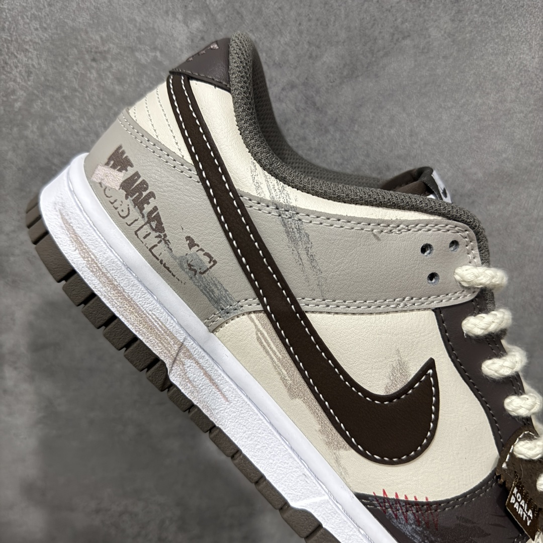 图片[7]-【定制版】Nike Dunk Low 二手日落 棕灰色 当浅米色主调邂逅深灰与棕的层次，宛如黄昏被复刻在鞋面之上，深棕Swoosh划破宁静如暮色降临，棕褐细节点缀恰似夕阳最后一缕光，令黄昏的慵懒与潮酷并存。做旧中底与磨损胶边诉说时光沉淀的酷感，每一步都踩在复古与潮流的交汇点。旧时光的味道，新世代的表达，以磨损感设计致敬经典，用低饱和度配色拿捏氛围。 货号：HF5441-111 尺码：40 40.5 41 42 42.5 43 44 44.5 45 46 编码：HXSB330340-选品中心