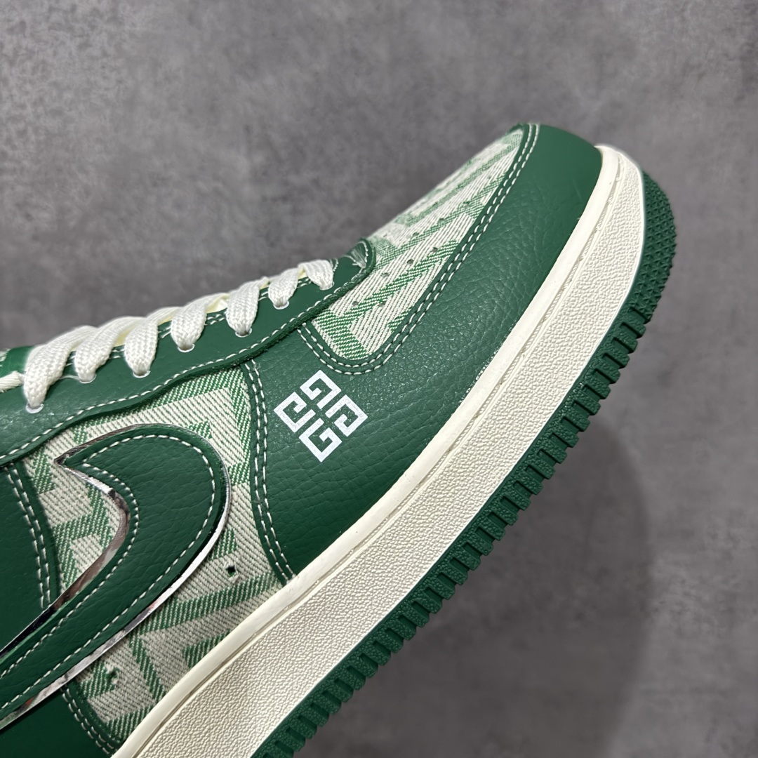 图片[6]-【定制版】Givenchy x Nike Air Force 1 Low 纪梵希 x 耐克 空军一号 低帮 联名绿色 鞋身整体以白绿帆布为主搭配绿色皮革框架覆盖层，设计独特且充满时尚感；鞋身两侧Swoosh Logo采用绿色点缀并以银色进行描边，后跟装饰片使用绿色制作，鞋头处纪梵希品牌Logo以白色妆点，鞋舌标签上以Givenchy字样呈现，后跟Nike Swoosh Logo及Air辅以白色刺绣妆点，后跟侧方印有Givenchy Paris及1952字样，彰显联名身份；最后以米白色中底搭配绿色橡胶外底完善整体设计收尾。 货号：DK0188-088 尺码：36-45带半码 编码：HXSB310320-选品中心
