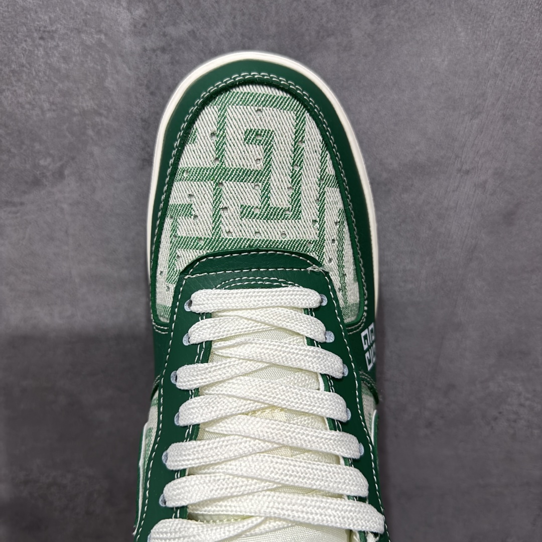 图片[5]-【定制版】Givenchy x Nike Air Force 1 Low 纪梵希 x 耐克 空军一号 低帮 联名绿色 鞋身整体以白绿帆布为主搭配绿色皮革框架覆盖层，设计独特且充满时尚感；鞋身两侧Swoosh Logo采用绿色点缀并以银色进行描边，后跟装饰片使用绿色制作，鞋头处纪梵希品牌Logo以白色妆点，鞋舌标签上以Givenchy字样呈现，后跟Nike Swoosh Logo及Air辅以白色刺绣妆点，后跟侧方印有Givenchy Paris及1952字样，彰显联名身份；最后以米白色中底搭配绿色橡胶外底完善整体设计收尾。 货号：DK0188-088 尺码：36-45带半码 编码：HXSB310320-选品中心