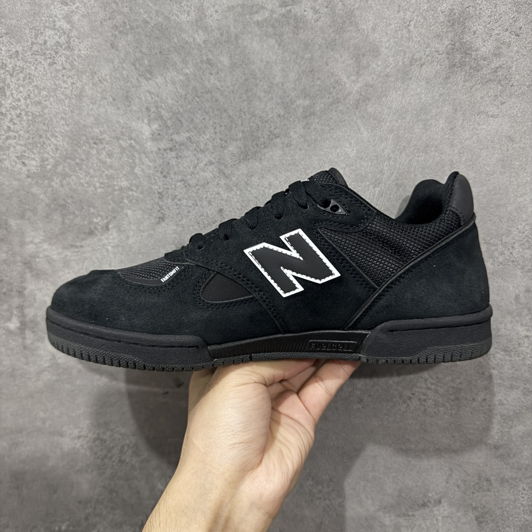 图片[2]-【公司级】New Balance NB 600 休闲舒适 耐磨轻便 低帮 板鞋 以更纯粹的复古风格设计打造的全新造型。侧身还以解构设计，将 N 字标志以做旧压花样式呈现，样式别具新意。而麂皮、冲孔皮革的塑造，则呈现出高级怀旧气质，也让鞋款在奢华时装风格与运动氛围之间达到了平衡。 货号：NM600TER 尺码：36-45 编码：GLB220230-选品中心