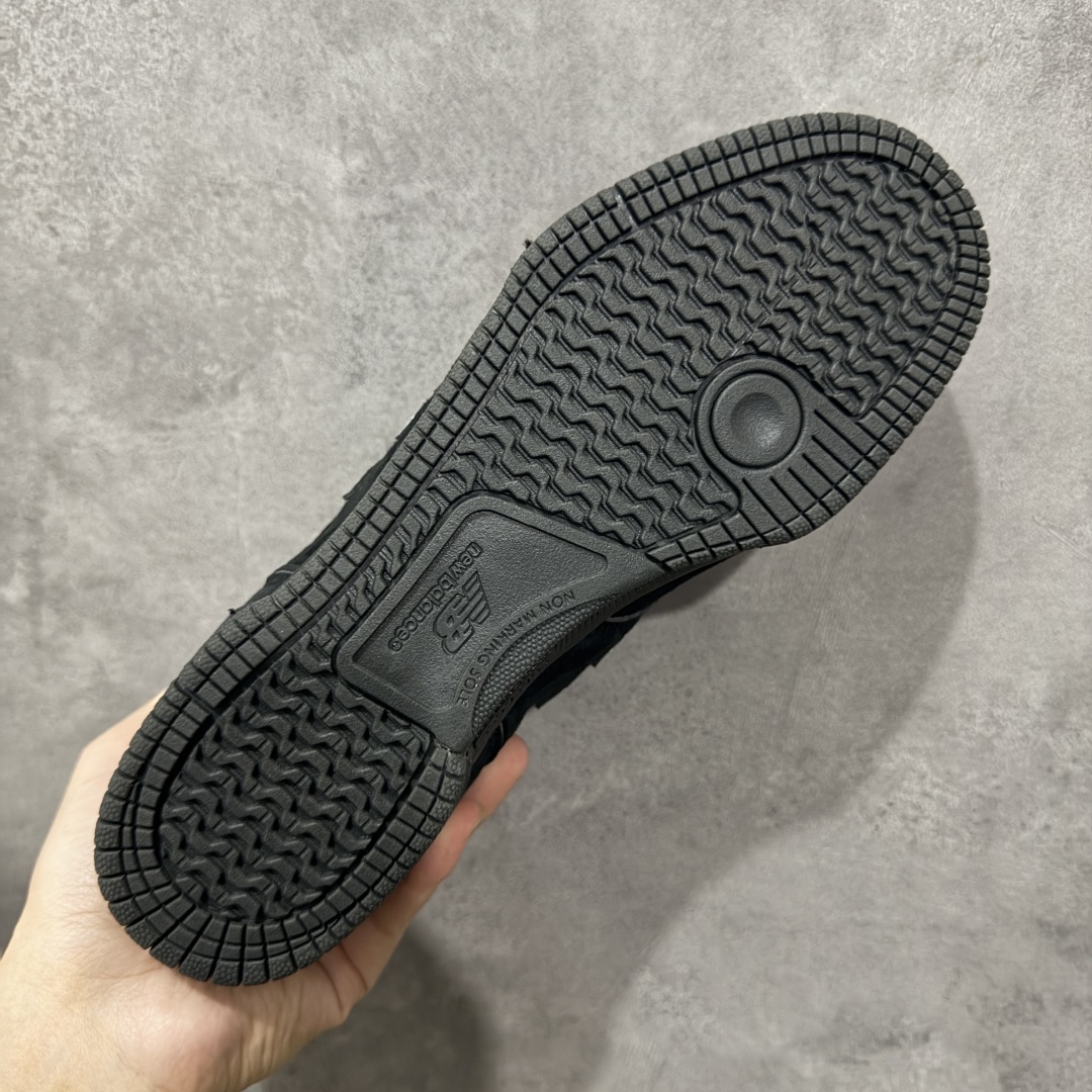 图片[9]-【公司级】New Balance NB 600 休闲舒适 耐磨轻便 低帮 板鞋 以更纯粹的复古风格设计打造的全新造型。侧身还以解构设计，将 N 字标志以做旧压花样式呈现，样式别具新意。而麂皮、冲孔皮革的塑造，则呈现出高级怀旧气质，也让鞋款在奢华时装风格与运动氛围之间达到了平衡。 货号：NM600TER 尺码：36-45 编码：GLB220230-选品中心