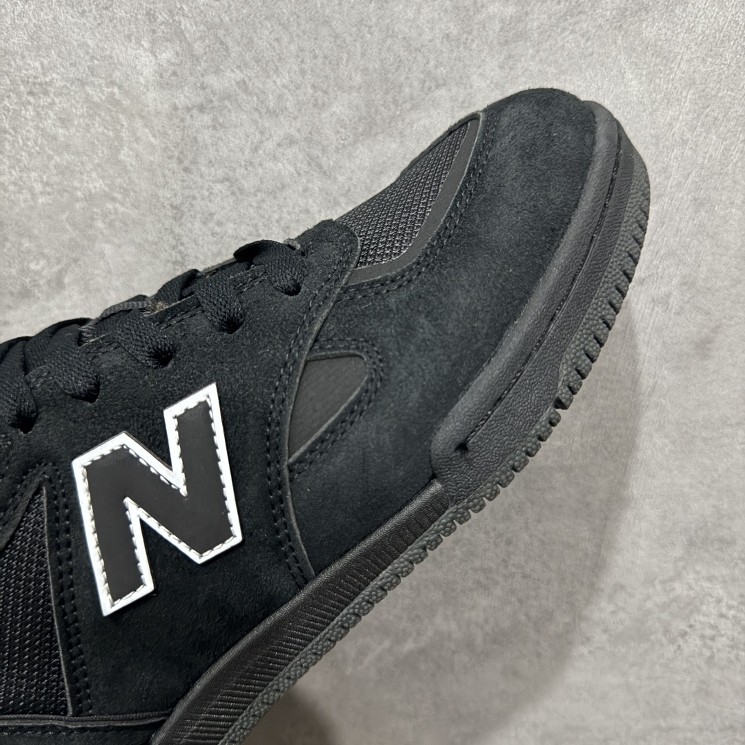 图片[6]-【公司级】New Balance NB 600 休闲舒适 耐磨轻便 低帮 板鞋 以更纯粹的复古风格设计打造的全新造型。侧身还以解构设计，将 N 字标志以做旧压花样式呈现，样式别具新意。而麂皮、冲孔皮革的塑造，则呈现出高级怀旧气质，也让鞋款在奢华时装风格与运动氛围之间达到了平衡。 货号：NM600TER 尺码：36-45 编码：GLB220230-选品中心