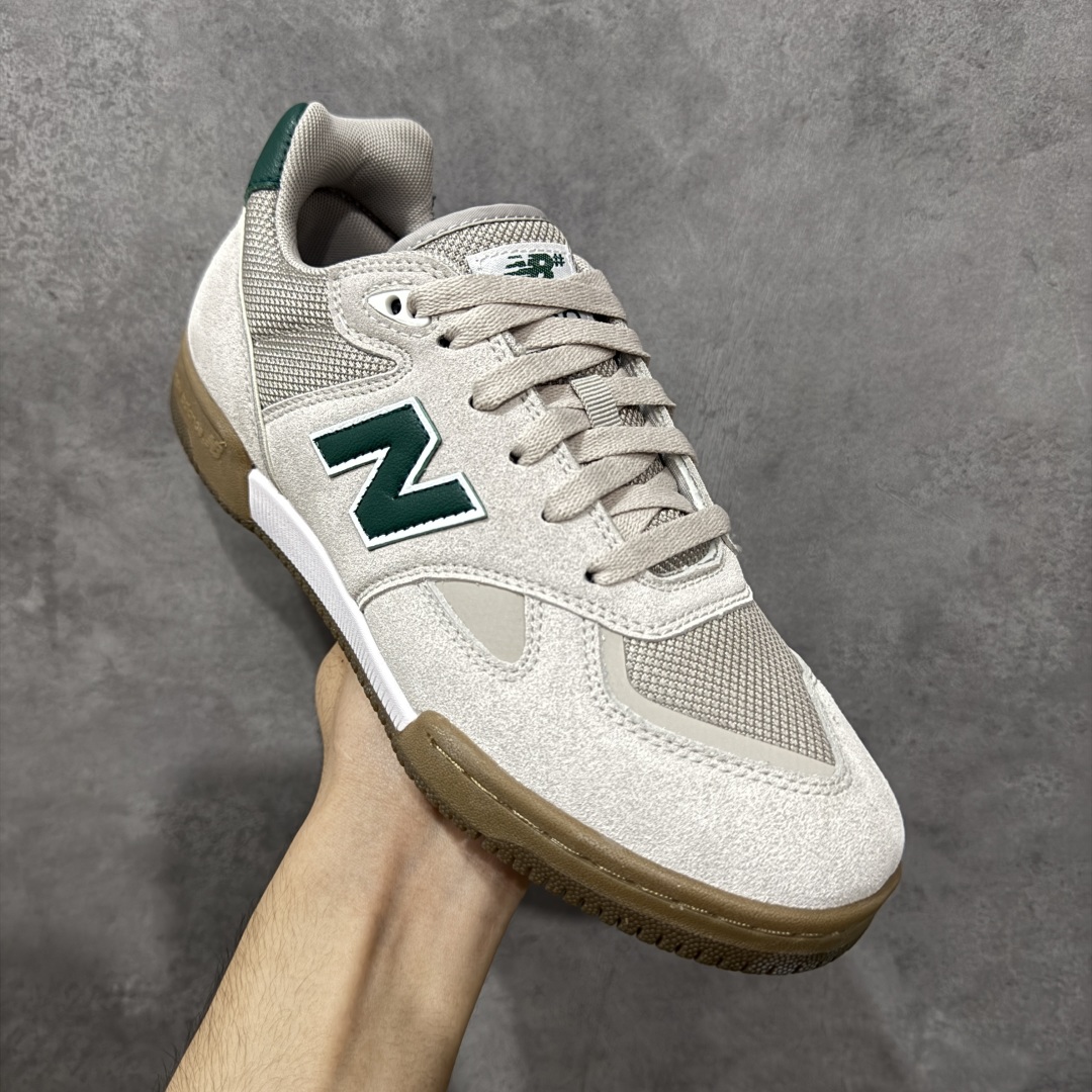 图片[3]-【公司级】New Balance NB 600 休闲舒适 耐磨轻便 低帮 板鞋 以更纯粹的复古风格设计打造的全新造型。侧身还以解构设计，将 N 字标志以做旧压花样式呈现，样式别具新意。而麂皮、冲孔皮革的塑造，则呈现出高级怀旧气质，也让鞋款在奢华时装风格与运动氛围之间达到了平衡。 货号：NM600TRC 尺码：36-45 编码：GLB220230-选品中心