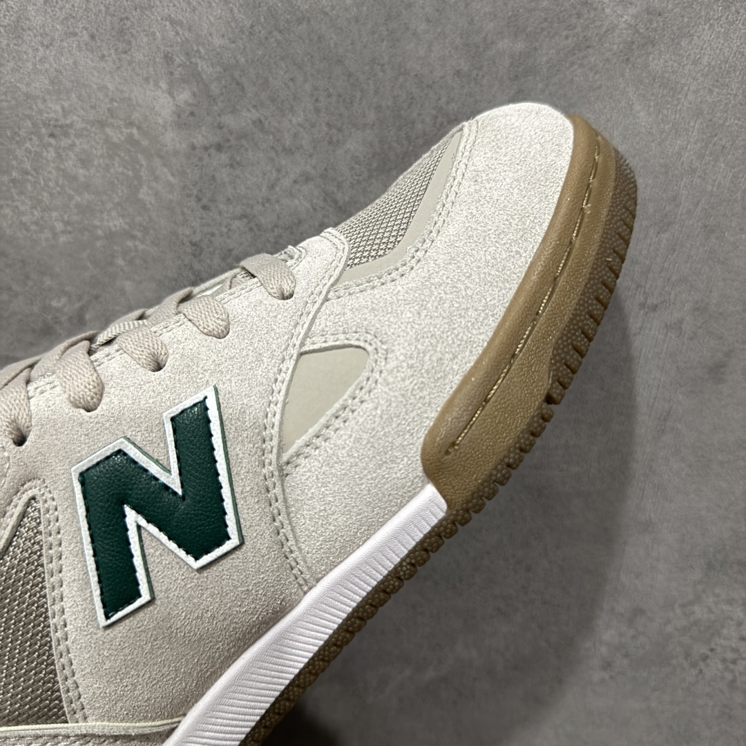 图片[6]-【公司级】New Balance NB 600 休闲舒适 耐磨轻便 低帮 板鞋 以更纯粹的复古风格设计打造的全新造型。侧身还以解构设计，将 N 字标志以做旧压花样式呈现，样式别具新意。而麂皮、冲孔皮革的塑造，则呈现出高级怀旧气质，也让鞋款在奢华时装风格与运动氛围之间达到了平衡。 货号：NM600TRC 尺码：36-45 编码：GLB220230-选品中心