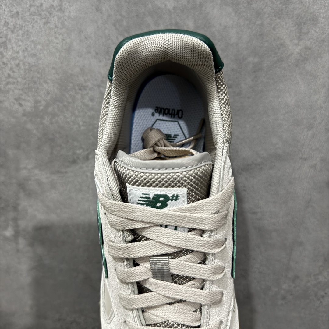 图片[8]-【公司级】New Balance NB 600 休闲舒适 耐磨轻便 低帮 板鞋 以更纯粹的复古风格设计打造的全新造型。侧身还以解构设计，将 N 字标志以做旧压花样式呈现，样式别具新意。而麂皮、冲孔皮革的塑造，则呈现出高级怀旧气质，也让鞋款在奢华时装风格与运动氛围之间达到了平衡。 货号：NM600TRC 尺码：36-45 编码：GLB220230-选品中心