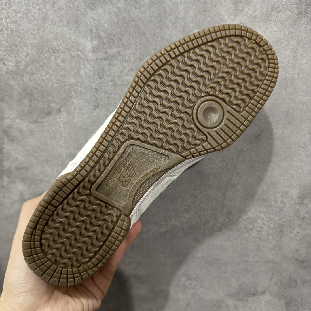 图片[9]-【公司级】New Balance NB 600 休闲舒适 耐磨轻便 低帮 板鞋 以更纯粹的复古风格设计打造的全新造型。侧身还以解构设计，将 N 字标志以做旧压花样式呈现，样式别具新意。而麂皮、冲孔皮革的塑造，则呈现出高级怀旧气质，也让鞋款在奢华时装风格与运动氛围之间达到了平衡。 货号：NM600TRC 尺码：36-45 编码：GLB220230-选品中心