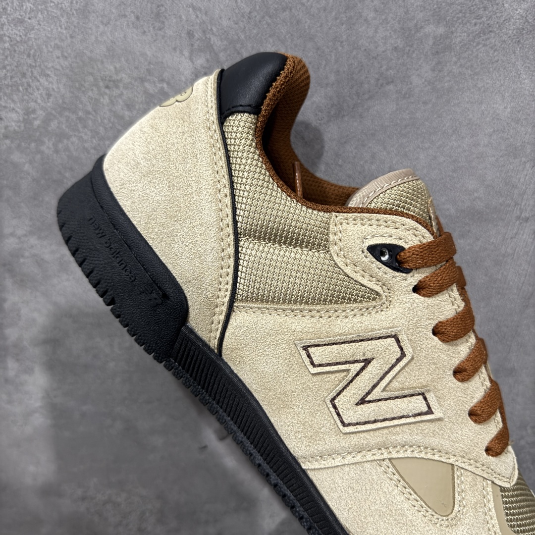 图片[7]-【公司级】New Balance NB 600 休闲舒适 耐磨轻便 低帮 板鞋 以更纯粹的复古风格设计打造的全新造型。侧身还以解构设计，将 N 字标志以做旧压花样式呈现，样式别具新意。而麂皮、冲孔皮革的塑造，则呈现出高级怀旧气质，也让鞋款在奢华时装风格与运动氛围之间达到了平衡。 货号：NM600BNT 尺码：36-45 编码：GLB220230-选品中心
