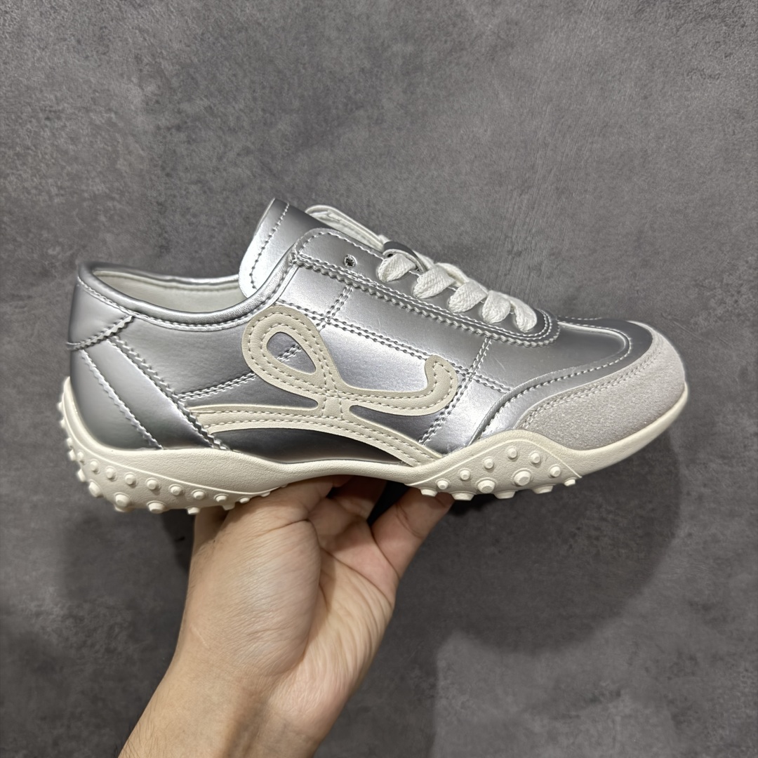 【公司级】新晋潮流鞋靴品牌GGCC新款 5CM内增高【城市脉搏】 GG-CC时尚轻量德训户外休闲鞋 踏青舒适度和少女感我都要 撞色鞋面和着地软弹舒适轻便鞋底 日常通勤 户外徒行 甜辣静雅皆可适配~ 舒适度满分:软糯鞋垫!走路不累脚,运动、逛街都能轻松驾驭 尺码:35 36 37 38 39 40-选品中心