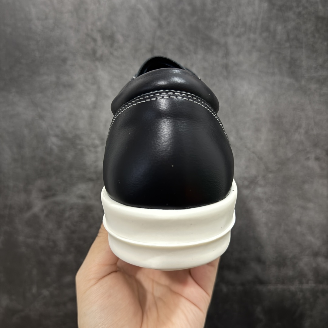 图片[4]-【New Star版本】瑞克 欧文斯Rick owens 主线 经典西瓜头 RO低帮黑白皮面 从购入原鞋开始到开大底磨具、定制皮料.辅料、调楦、开版.历经6个月时间 同步原版.面皮、包括内里、鞋垫、中底.全部采用粒面小牛皮，上等的皮料是Ro这款鞋核心。（PT首家内里、鞋垫、中底全部用粒面小牛皮的，市场流通版本.为压缩成本全部用超迁顶替.舒适度.透气性大打折扣 皮料无论是纹路风格.颜色和亮度，还原度无限接近百分之百（市面上我们这个皮可称为原厂皮） 内里、鞋垫、中底采用同一块粒面小牛皮料.肉眼可见的质感.自然纹路.毛孔。 三角标.中绒灰白麂皮.颜色和绒感与原厂一致 鞋带独家定制水染.按原版织法工艺.百分比百还原 独家定制定染原厂布袋原厂刺绣工艺.布料厚实.柔软.带点绒感才是正确的 尺码：35 36 37 38 39 40 41 42 43 44 45 46-选品中心