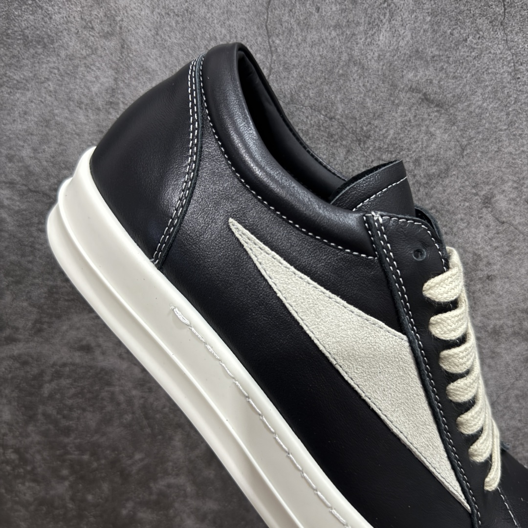 图片[7]-【New Star版本】瑞克 欧文斯Rick owens 主线 经典西瓜头 RO低帮黑白皮面 从购入原鞋开始到开大底磨具、定制皮料.辅料、调楦、开版.历经6个月时间 同步原版.面皮、包括内里、鞋垫、中底.全部采用粒面小牛皮，上等的皮料是Ro这款鞋核心。（PT首家内里、鞋垫、中底全部用粒面小牛皮的，市场流通版本.为压缩成本全部用超迁顶替.舒适度.透气性大打折扣 皮料无论是纹路风格.颜色和亮度，还原度无限接近百分之百（市面上我们这个皮可称为原厂皮） 内里、鞋垫、中底采用同一块粒面小牛皮料.肉眼可见的质感.自然纹路.毛孔。 三角标.中绒灰白麂皮.颜色和绒感与原厂一致 鞋带独家定制水染.按原版织法工艺.百分比百还原 独家定制定染原厂布袋原厂刺绣工艺.布料厚实.柔软.带点绒感才是正确的 尺码：35 36 37 38 39 40 41 42 43 44 45 46-选品中心