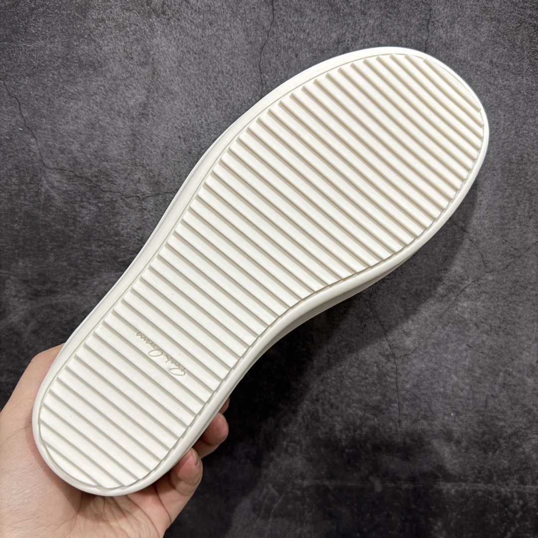 图片[9]-【New Star版本】瑞克 欧文斯Rick owens 主线 经典西瓜头 RO低帮黑白皮面 从购入原鞋开始到开大底磨具、定制皮料.辅料、调楦、开版.历经6个月时间 同步原版.面皮、包括内里、鞋垫、中底.全部采用粒面小牛皮，上等的皮料是Ro这款鞋核心。（PT首家内里、鞋垫、中底全部用粒面小牛皮的，市场流通版本.为压缩成本全部用超迁顶替.舒适度.透气性大打折扣 皮料无论是纹路风格.颜色和亮度，还原度无限接近百分之百（市面上我们这个皮可称为原厂皮） 内里、鞋垫、中底采用同一块粒面小牛皮料.肉眼可见的质感.自然纹路.毛孔。 三角标.中绒灰白麂皮.颜色和绒感与原厂一致 鞋带独家定制水染.按原版织法工艺.百分比百还原 独家定制定染原厂布袋原厂刺绣工艺.布料厚实.柔软.带点绒感才是正确的 尺码：35 36 37 38 39 40 41 42 43 44 45 46-选品中心