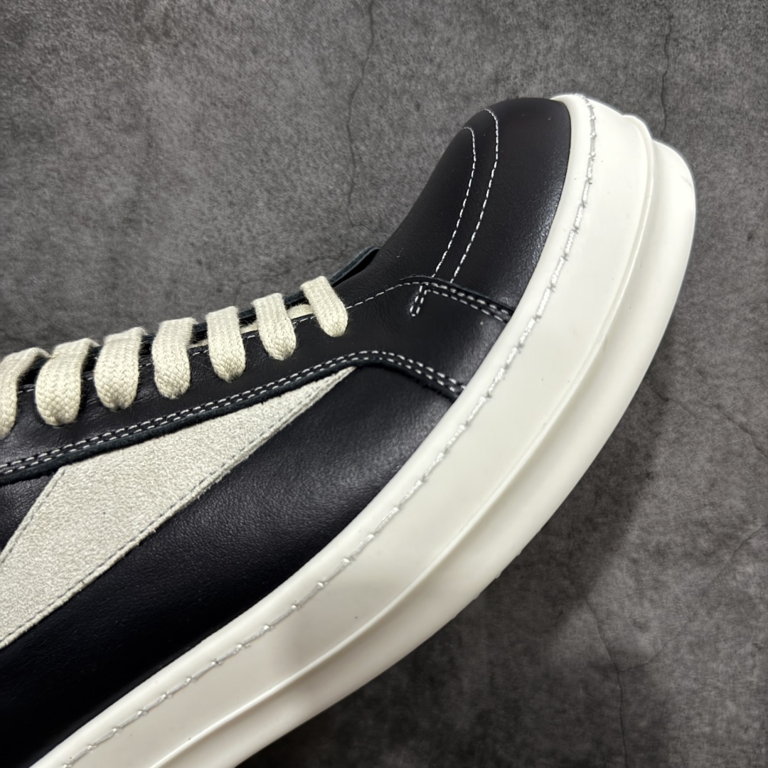 图片[6]-【New Star版本】瑞克 欧文斯Rick owens 主线 经典西瓜头 RO低帮黑白皮面 从购入原鞋开始到开大底磨具、定制皮料.辅料、调楦、开版.历经6个月时间 同步原版.面皮、包括内里、鞋垫、中底.全部采用粒面小牛皮，上等的皮料是Ro这款鞋核心。（PT首家内里、鞋垫、中底全部用粒面小牛皮的，市场流通版本.为压缩成本全部用超迁顶替.舒适度.透气性大打折扣 皮料无论是纹路风格.颜色和亮度，还原度无限接近百分之百（市面上我们这个皮可称为原厂皮） 内里、鞋垫、中底采用同一块粒面小牛皮料.肉眼可见的质感.自然纹路.毛孔。 三角标.中绒灰白麂皮.颜色和绒感与原厂一致 鞋带独家定制水染.按原版织法工艺.百分比百还原 独家定制定染原厂布袋原厂刺绣工艺.布料厚实.柔软.带点绒感才是正确的 尺码：35 36 37 38 39 40 41 42 43 44 45 46-选品中心