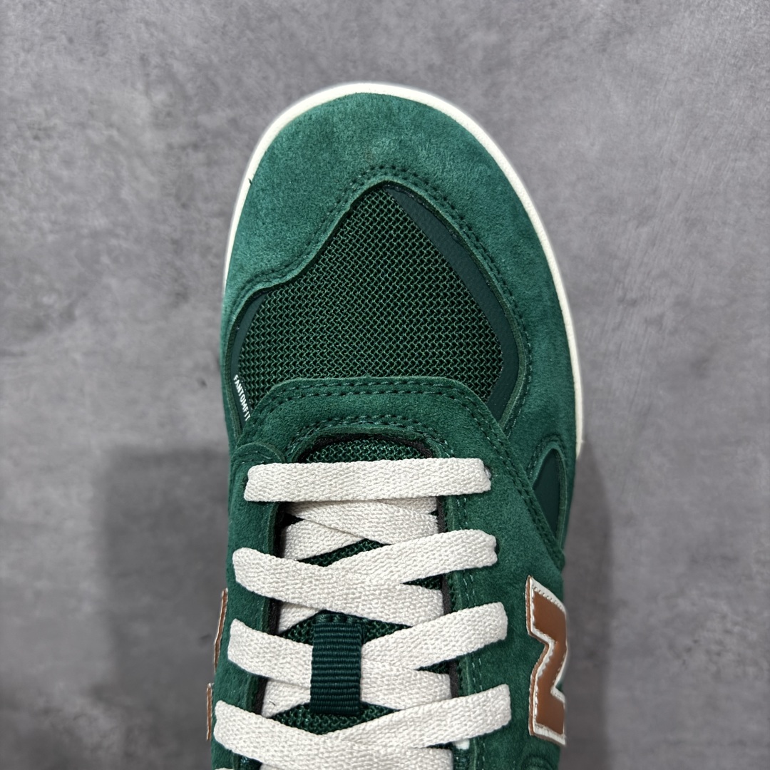 图片[5]-【公司级】New Balance NB 600 休闲舒适 耐磨轻便 低帮 板鞋 以更纯粹的复古风格设计打造的全新造型。侧身还以解构设计，将 N 字标志以做旧压花样式呈现，样式别具新意。而麂皮、冲孔皮革的塑造，则呈现出高级怀旧气质，也让鞋款在奢华时装风格与运动氛围之间达到了平衡。 货号：NM600ALB 尺码：36-45 编码：GLB220230-选品中心