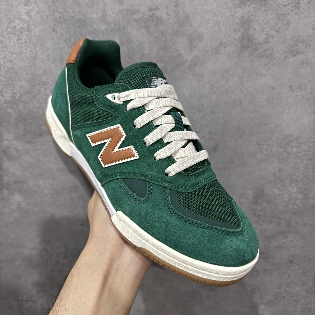 图片[3]-【公司级】New Balance NB 600 休闲舒适 耐磨轻便 低帮 板鞋 以更纯粹的复古风格设计打造的全新造型。侧身还以解构设计，将 N 字标志以做旧压花样式呈现，样式别具新意。而麂皮、冲孔皮革的塑造，则呈现出高级怀旧气质，也让鞋款在奢华时装风格与运动氛围之间达到了平衡。 货号：NM600ALB 尺码：36-45 编码：GLB220230-选品中心