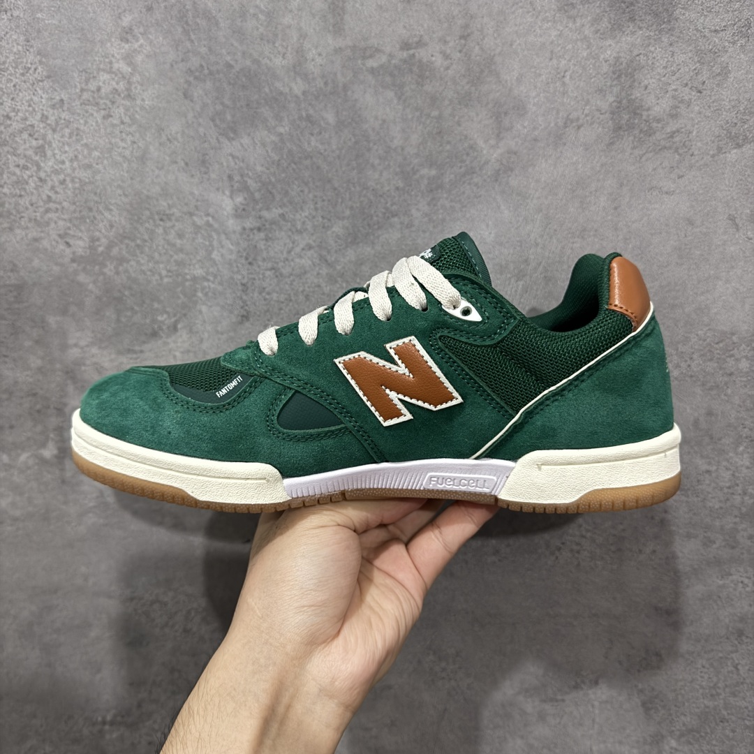 图片[2]-【公司级】New Balance NB 600 休闲舒适 耐磨轻便 低帮 板鞋 以更纯粹的复古风格设计打造的全新造型。侧身还以解构设计，将 N 字标志以做旧压花样式呈现，样式别具新意。而麂皮、冲孔皮革的塑造，则呈现出高级怀旧气质，也让鞋款在奢华时装风格与运动氛围之间达到了平衡。 货号：NM600ALB 尺码：36-45 编码：GLB220230-选品中心
