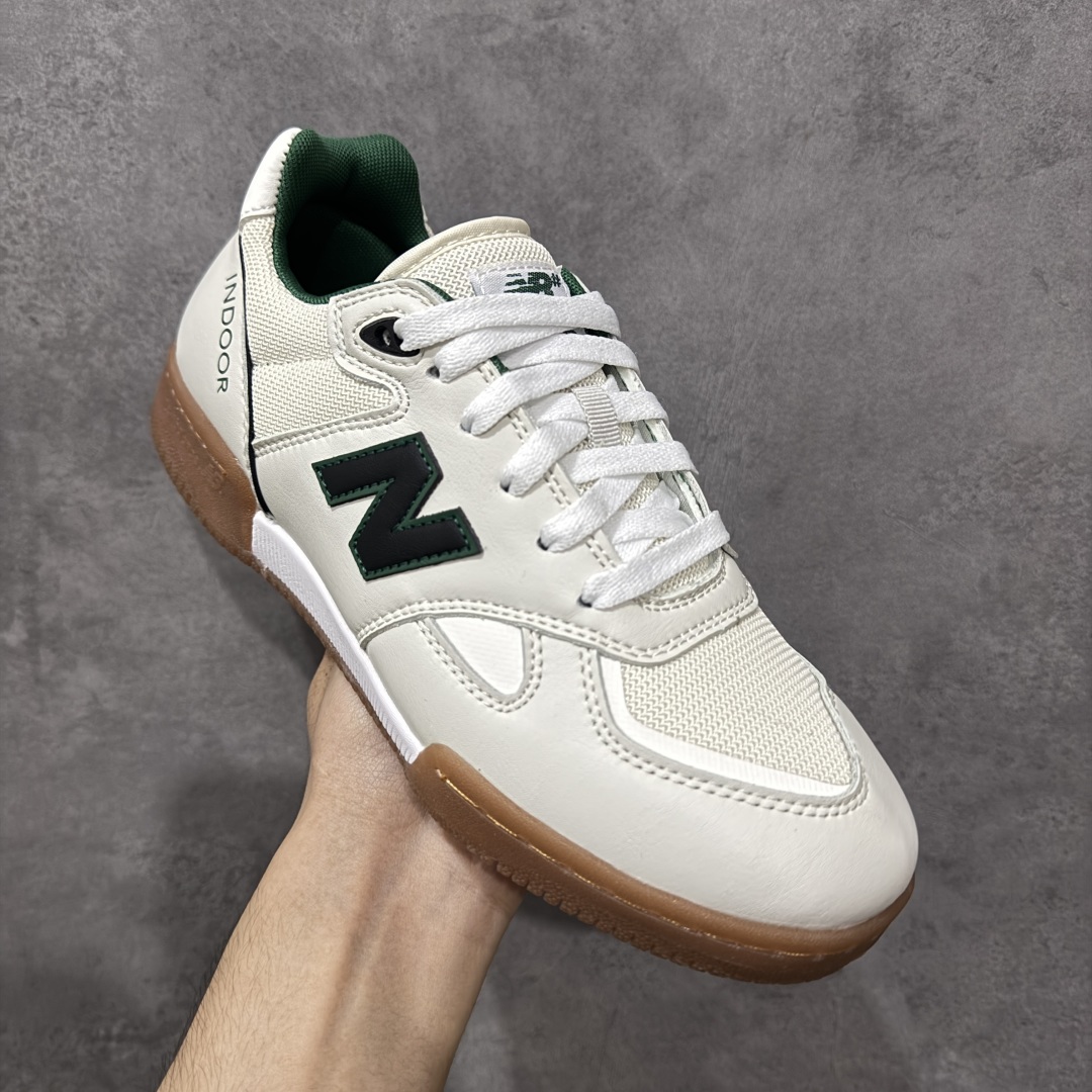 图片[3]-【公司级】New Balance NB 600 休闲舒适 耐磨轻便 低帮 板鞋 以更纯粹的复古风格设计打造的全新造型。侧身还以解构设计，将 N 字标志以做旧压花样式呈现，样式别具新意。而麂皮、冲孔皮革的塑造，则呈现出高级怀旧气质，也让鞋款在奢华时装风格与运动氛围之间达到了平衡。 货号：NM600OGS 尺码：36-45 编码：GLB220230-选品中心