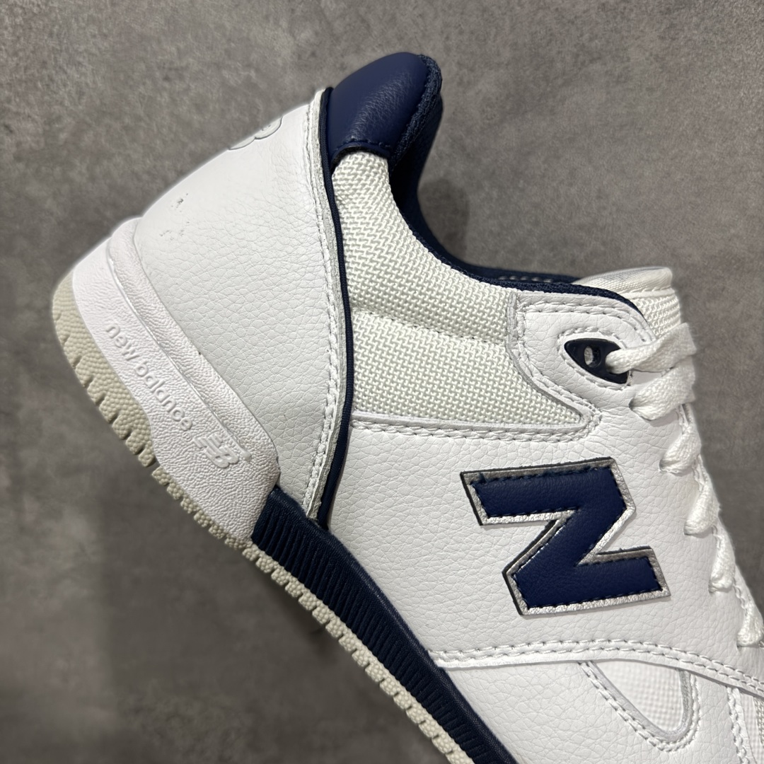 图片[7]-【公司级】New Balance NB 600 休闲舒适 耐磨轻便 低帮 板鞋 以更纯粹的复古风格设计打造的全新造型。侧身还以解构设计，将 N 字标志以做旧压花样式呈现，样式别具新意。而麂皮、冲孔皮革的塑造，则呈现出高级怀旧气质，也让鞋款在奢华时装风格与运动氛围之间达到了平衡。 货号：NM600TTN 尺码：36-45 编码：GLB220230-选品中心