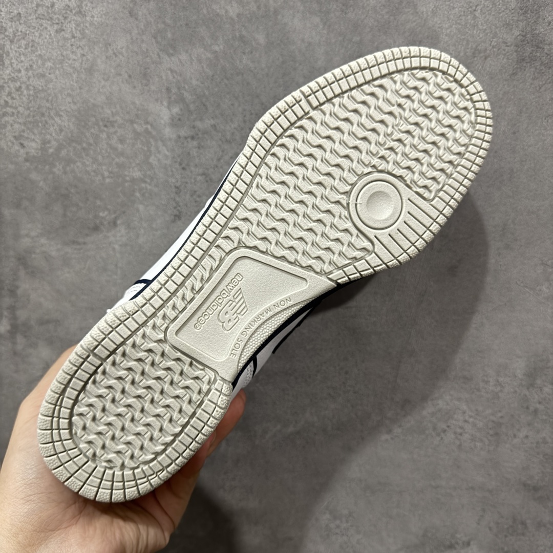 图片[9]-【公司级】New Balance NB 600 休闲舒适 耐磨轻便 低帮 板鞋 以更纯粹的复古风格设计打造的全新造型。侧身还以解构设计，将 N 字标志以做旧压花样式呈现，样式别具新意。而麂皮、冲孔皮革的塑造，则呈现出高级怀旧气质，也让鞋款在奢华时装风格与运动氛围之间达到了平衡。 货号：NM600TTN 尺码：36-45 编码：GLB220230-选品中心