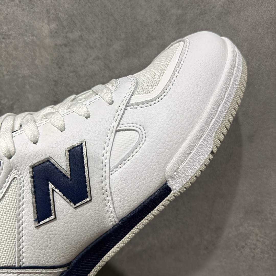 图片[6]-【公司级】New Balance NB 600 休闲舒适 耐磨轻便 低帮 板鞋 以更纯粹的复古风格设计打造的全新造型。侧身还以解构设计，将 N 字标志以做旧压花样式呈现，样式别具新意。而麂皮、冲孔皮革的塑造，则呈现出高级怀旧气质，也让鞋款在奢华时装风格与运动氛围之间达到了平衡。 货号：NM600TTN 尺码：36-45 编码：GLB220230-选品中心