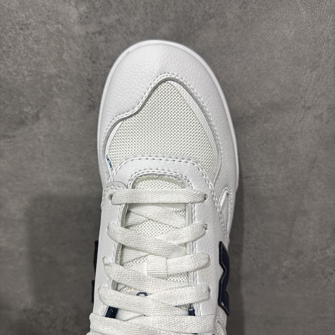 图片[5]-【公司级】New Balance NB 600 休闲舒适 耐磨轻便 低帮 板鞋 以更纯粹的复古风格设计打造的全新造型。侧身还以解构设计，将 N 字标志以做旧压花样式呈现，样式别具新意。而麂皮、冲孔皮革的塑造，则呈现出高级怀旧气质，也让鞋款在奢华时装风格与运动氛围之间达到了平衡。 货号：NM600TTN 尺码：36-45 编码：GLB220230-选品中心