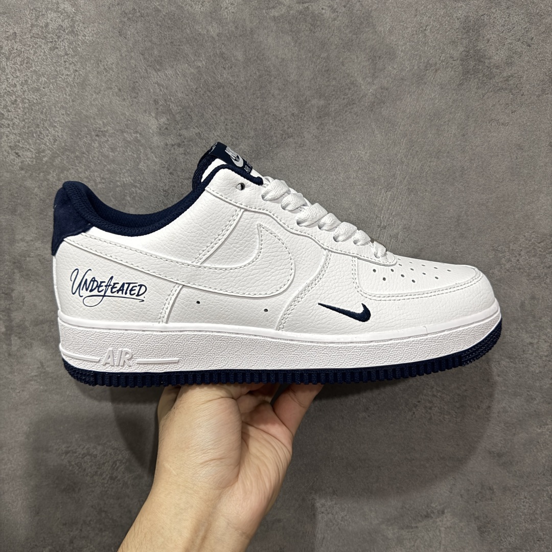 【定制版】Undefeated x Nike Air Force 1\'07 Low 白蓝 空军一号低帮休闲板鞋  #定制皮料 原装定制鞋盒 细节满满 原楦头原纸板 内置全掌气垫 货号:ZH0316-119  尺码:36 36.5 37.5 38 38.5 39 40 40.5 41 42 42.5 43 44 44.5 45 编码:HXSA290300-选品中心