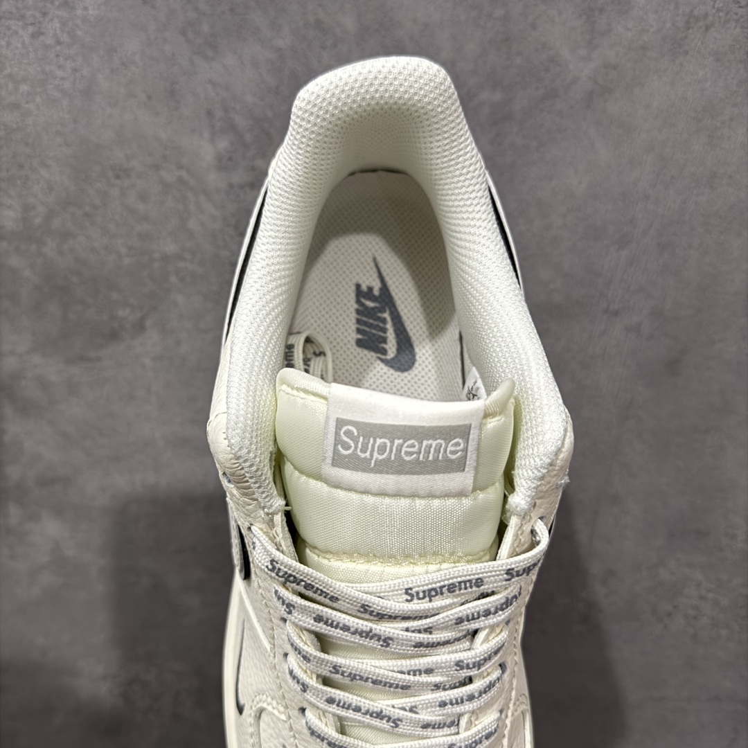 图片[8]-【定制版】Supreme x Nike Air Force 1 Low Sup x 耐克 空军一号 低帮 米白灰 鞋身整体以米白色打造搭配米白色框架覆盖层，设计独特且充满时尚感；鞋身两侧Swoosh Logo采用3M反光点缀并以灰色进行描边，后跟装饰片使用白色制作，鞋头处迷你Swoosh Logo灰色妆点，鞋舌标签上以Supreme字样呈现，后跟Nike Swoosh Logo及Air辅以灰色刺绣妆点，后跟侧方印有Supreme字样，彰显联名身份；最后以米白色中底搭配乳白色半透明橡胶外底完善整体设计收尾。 货号：XX3168-193 尺码：36-45带半码 编码：HXSB310320-选品中心