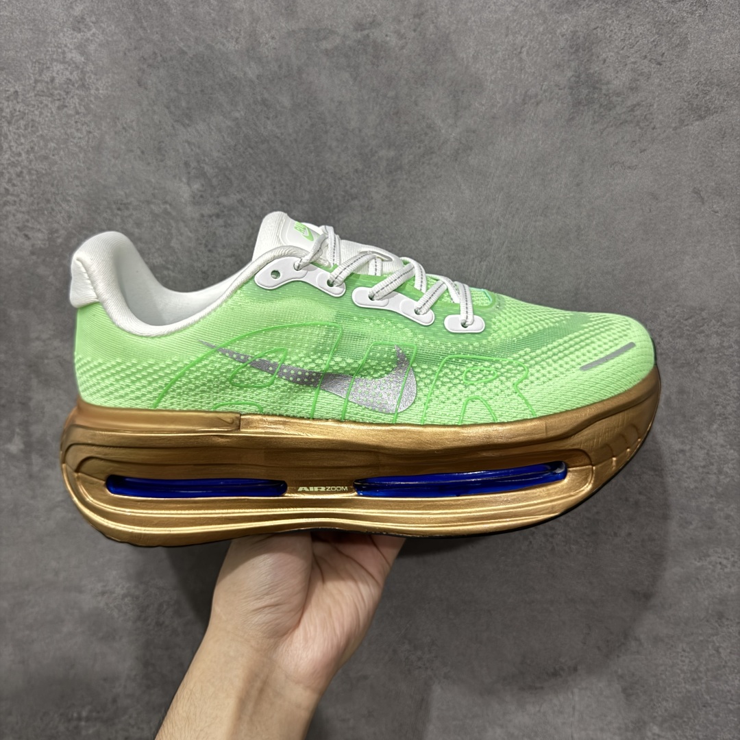 【公司级】Nike VOMERO PREMIUM 耐克 舒适减震防滑 低帮跑步鞋 全掌ReactX泡绵中底 前掌和后跟还配备了Air Zoom气垫单元 据说跑起来更快更舒适哦 这次最大的升级点 首次引入了ReactX泡绵 货号:HQ2050-307 尺码:36 36.5 37.5 38 38.5 39 40 40.5 41 42 42.5 43 44 45 46-选品中心