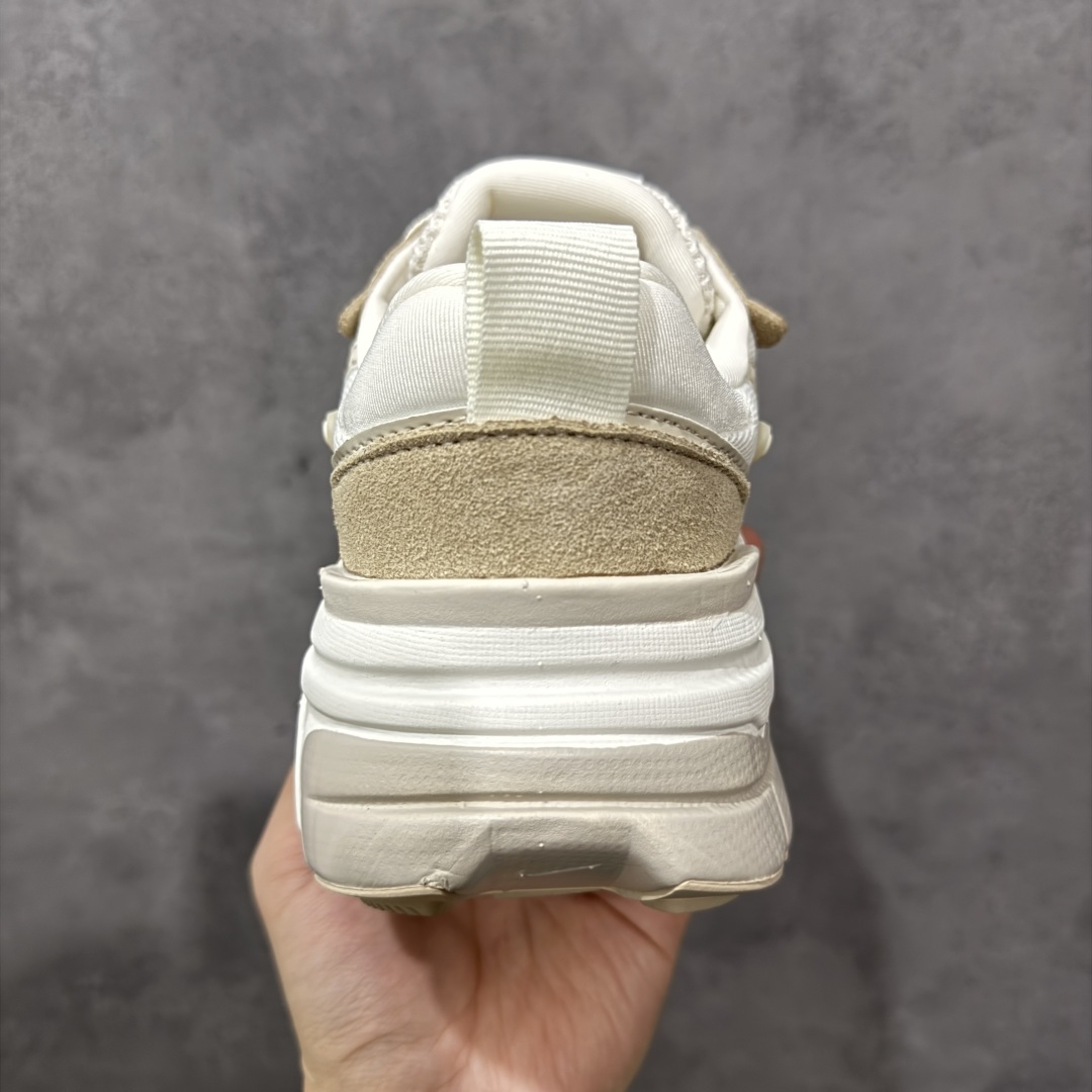 图片[4]-【公司级】耐克NIKE V2K RUN跑步鞋复古风潮 网面透气运动鞋 灰银紧致的鞋面材质提供良好的包裹性鞋侧 Swoosh以及鞋头部分搭配增添不少亮点的镀铬细节鞋垫上印有Bill Bowerman头像 将细节拉满中底饰有独特的做旧效果 最后搭载黑色外底凸显整双鞋的复古气质 货号：HV3917-133 尺码：36 36.5 37.5 38 38.5 39 40 40.5 41 42 42.5 43 44 45-选品中心