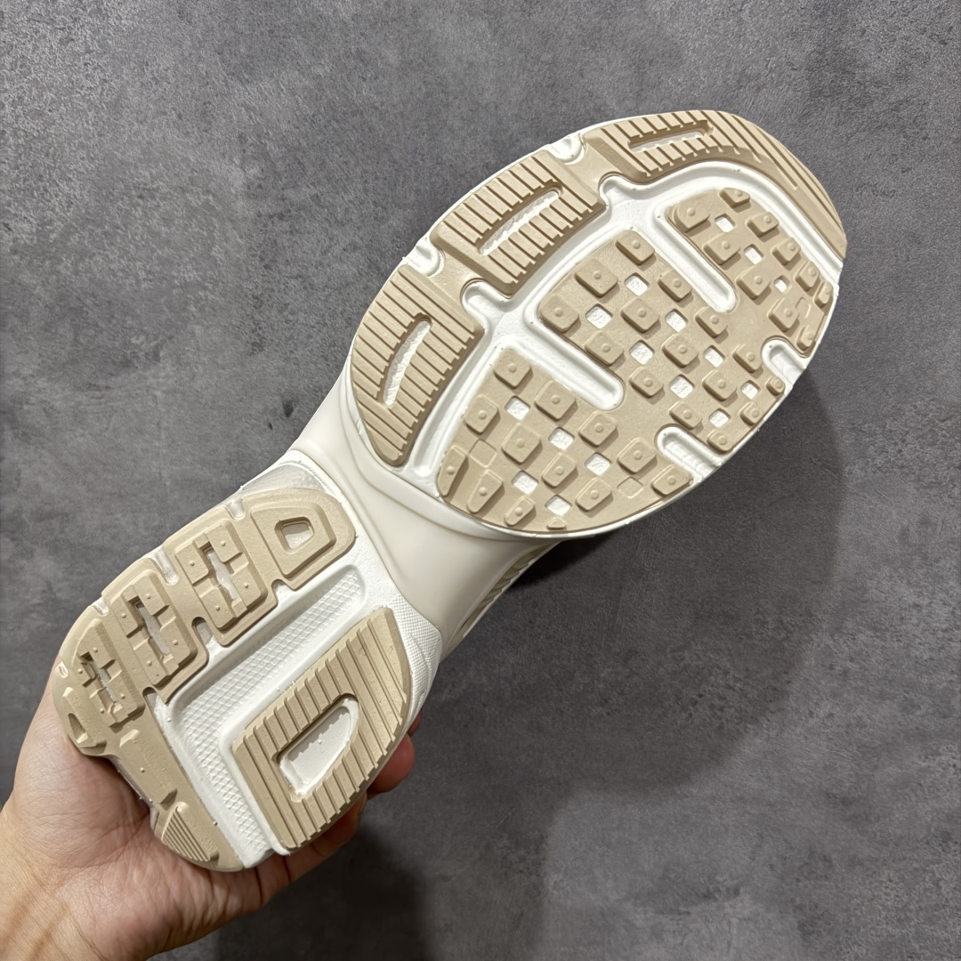 图片[9]-【公司级】耐克NIKE V2K RUN跑步鞋复古风潮 网面透气运动鞋 灰银紧致的鞋面材质提供良好的包裹性鞋侧 Swoosh以及鞋头部分搭配增添不少亮点的镀铬细节鞋垫上印有Bill Bowerman头像 将细节拉满中底饰有独特的做旧效果 最后搭载黑色外底凸显整双鞋的复古气质 货号：HV3917-133 尺码：36 36.5 37.5 38 38.5 39 40 40.5 41 42 42.5 43 44 45-选品中心