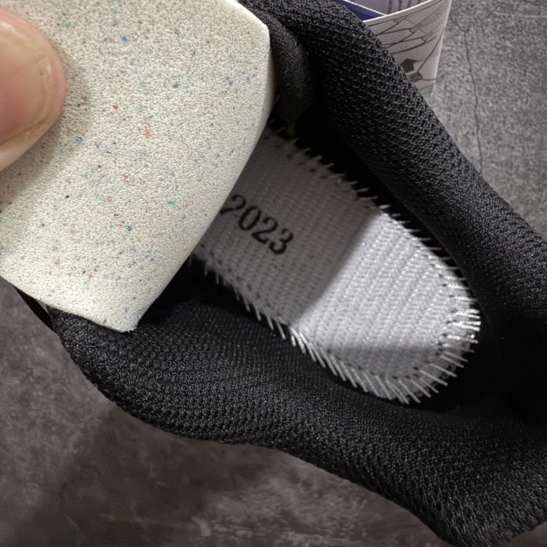 图片[8]-【纯原巅峰版】JJJJound x SALOMON萨洛蒙 XT-6 舒适百搭 耐磨透气支撑 低帮 户外功能鞋 男女同款 黑红色 外机能登山跑鞋 纯原外贸平台特供订单 耗时半年巨作 全套原纸板楦头开发 原厂特供网布配套加持 确保原汁原味 完美呈现版型 原档数据独家私模五层组合大底 原装Ortholite轻量化鞋垫 中底布带钢印编号 原厂TPU锁扣 进口港宝加持 后跟自然饱满 还原公司包裹性 鞋面以“锯齿”状的包裹系统呈现 在基色底之下加入了各种色点缀 将公司的最新技术和时尚前卫的造型融入耐用的长跑款式中 鞋面由 TPU 薄膜制成 并焊接在高耐磨网眼上 使其既时尚又坚固 由 ACS底盘支撑 可增强稳定性和支撑力 以及由橡胶凸耳 Contragrip外底覆盖的 EVA 缓冲中底 旨在应对崎岖的地形 鞋舌上的彩色Salomon 标签、Quicklace 系统以及鞋头、鞋舌和鞋跟上的附加品牌使细节更加完美 让穿着者可以轻松驾驭户外与通勤下的任何运动生活场景 无缝鞋身户外随意纵横 颜值与脚感兼备 出街通勤 绝对非常吸睛 你值得拥有 尺码：36 36.5 37.5 38 38.5 39 40 40.5 41 42 42.5 43 44 44.5 45 46-选品中心