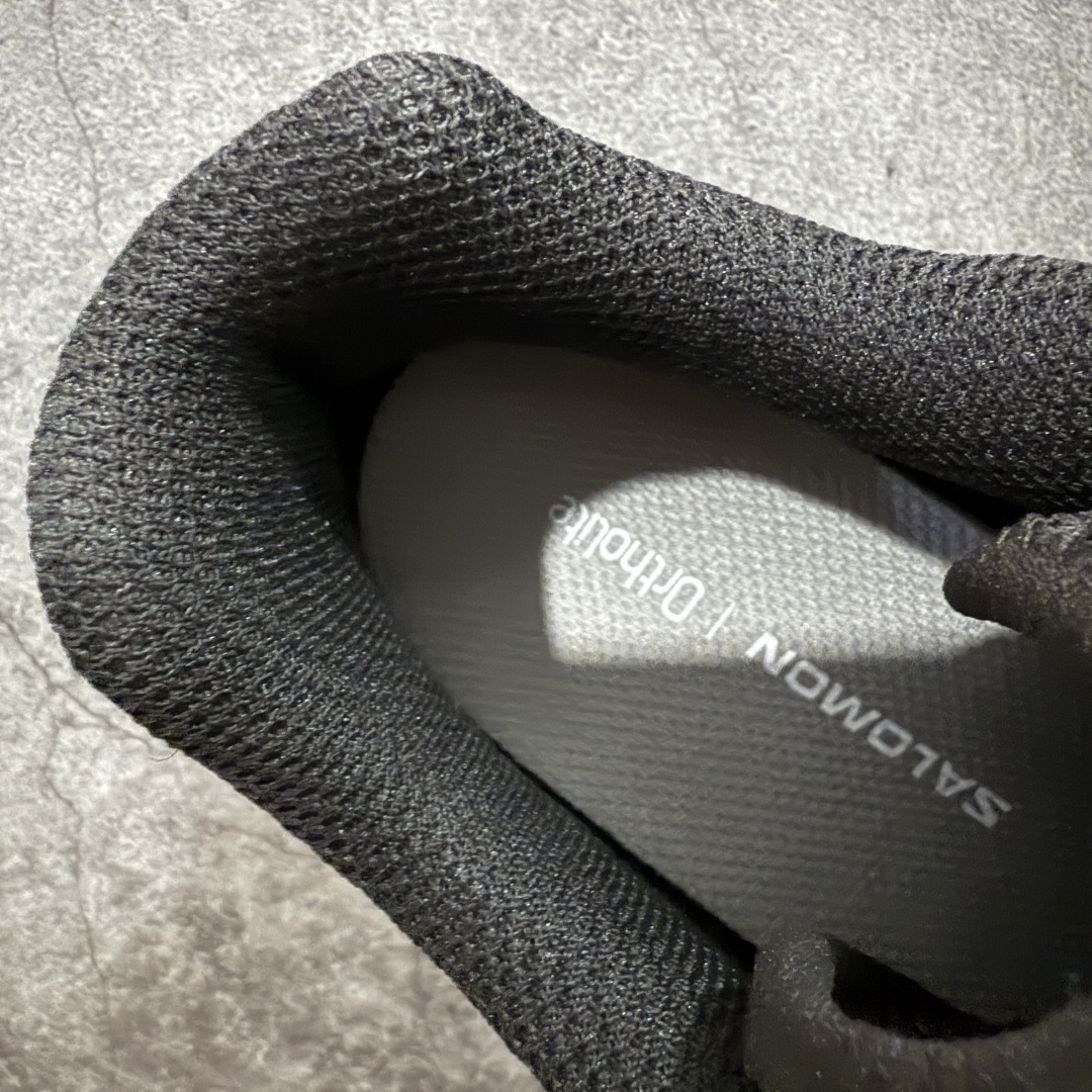 图片[7]-【纯原巅峰版】JJJJound x SALOMON萨洛蒙 XT-6 舒适百搭 耐磨透气支撑 低帮 户外功能鞋 男女同款 黑红色 外机能登山跑鞋 纯原外贸平台特供订单 耗时半年巨作 全套原纸板楦头开发 原厂特供网布配套加持 确保原汁原味 完美呈现版型 原档数据独家私模五层组合大底 原装Ortholite轻量化鞋垫 中底布带钢印编号 原厂TPU锁扣 进口港宝加持 后跟自然饱满 还原公司包裹性 鞋面以“锯齿”状的包裹系统呈现 在基色底之下加入了各种色点缀 将公司的最新技术和时尚前卫的造型融入耐用的长跑款式中 鞋面由 TPU 薄膜制成 并焊接在高耐磨网眼上 使其既时尚又坚固 由 ACS底盘支撑 可增强稳定性和支撑力 以及由橡胶凸耳 Contragrip外底覆盖的 EVA 缓冲中底 旨在应对崎岖的地形 鞋舌上的彩色Salomon 标签、Quicklace 系统以及鞋头、鞋舌和鞋跟上的附加品牌使细节更加完美 让穿着者可以轻松驾驭户外与通勤下的任何运动生活场景 无缝鞋身户外随意纵横 颜值与脚感兼备 出街通勤 绝对非常吸睛 你值得拥有 尺码：36 36.5 37.5 38 38.5 39 40 40.5 41 42 42.5 43 44 44.5 45 46-选品中心